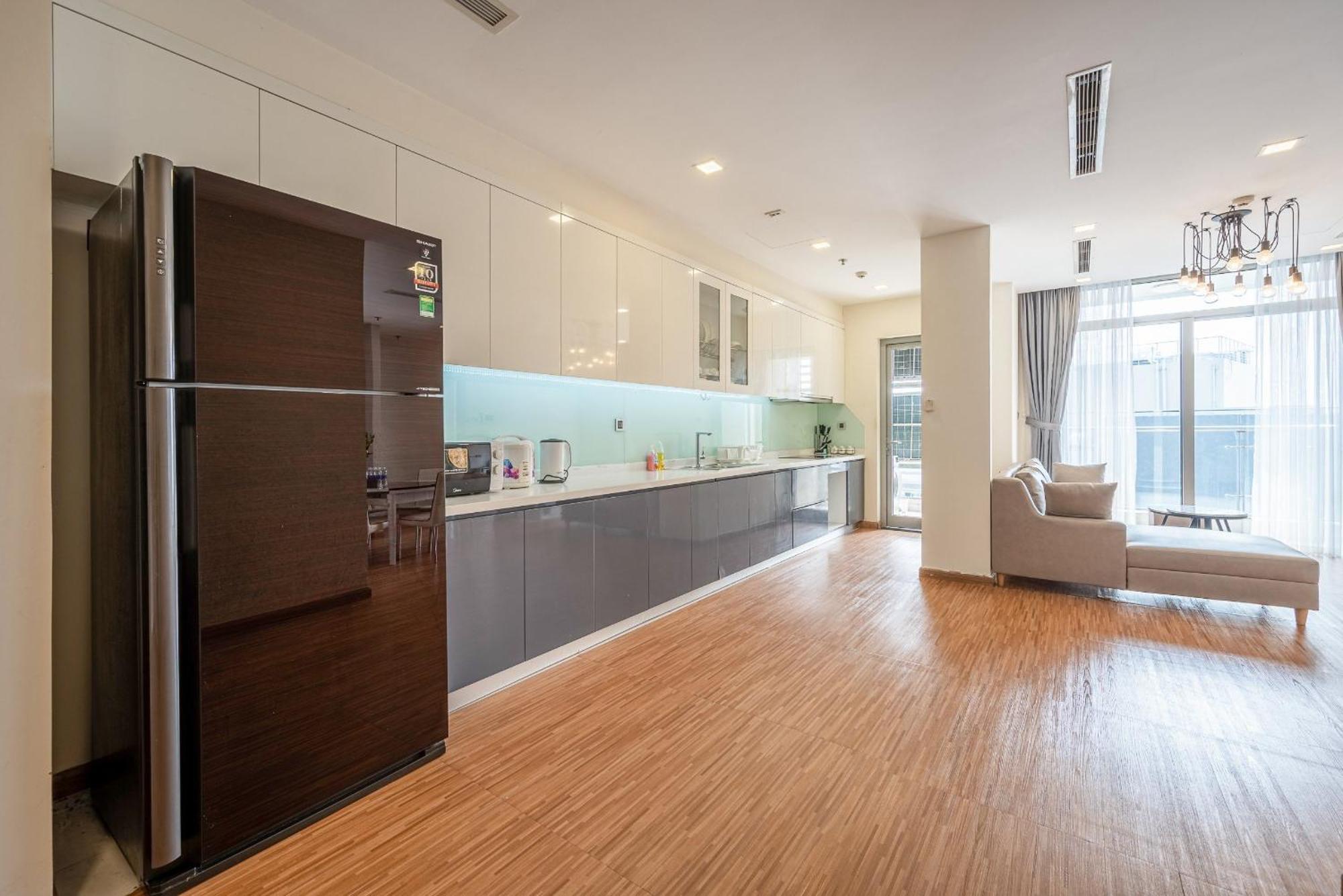 Luxury At Vinhomes Park *