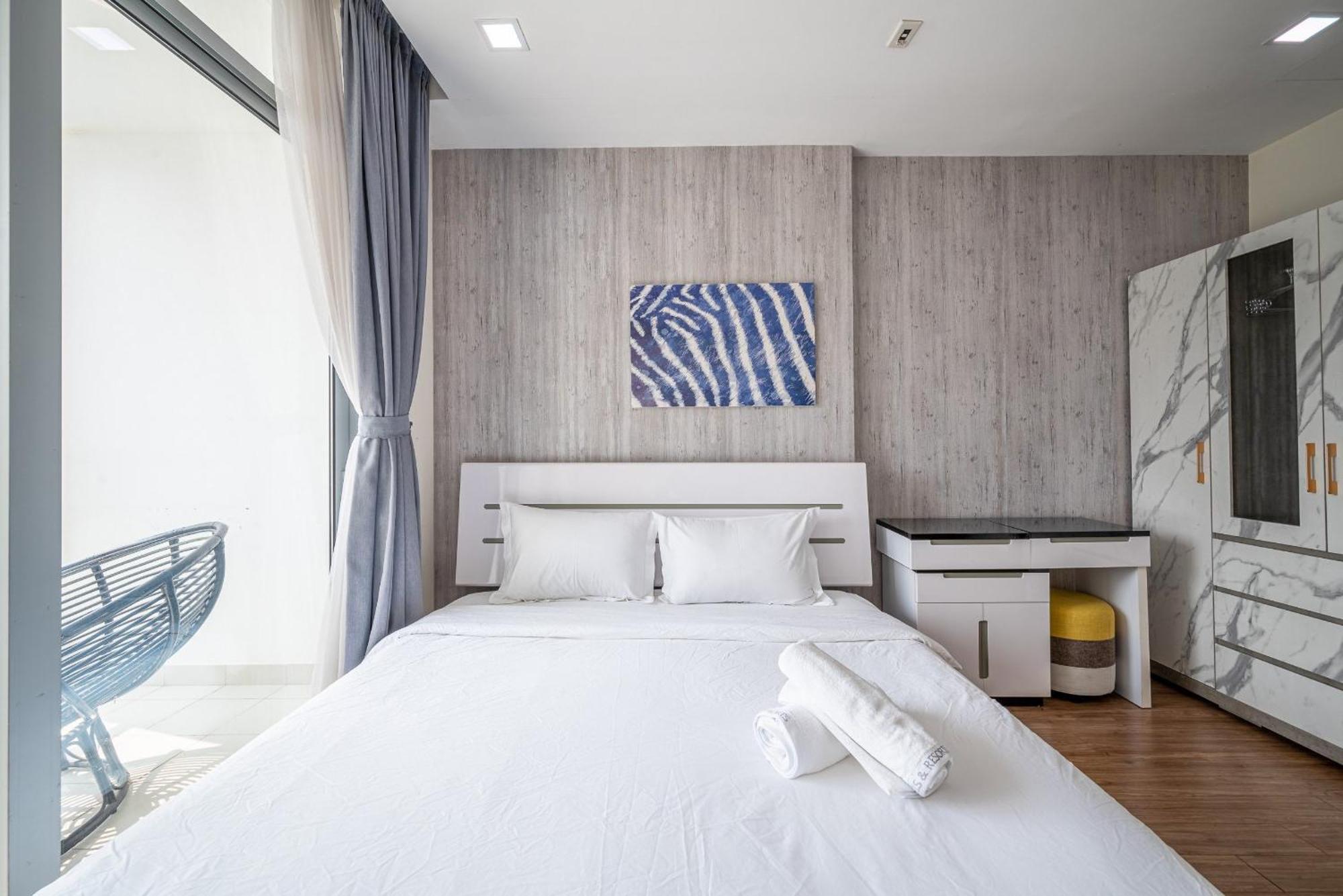 Luxury At Vinhomes Park *