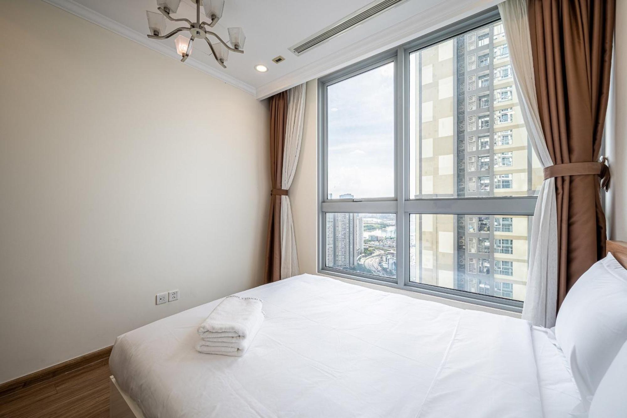 Luxury At Vinhomes Park