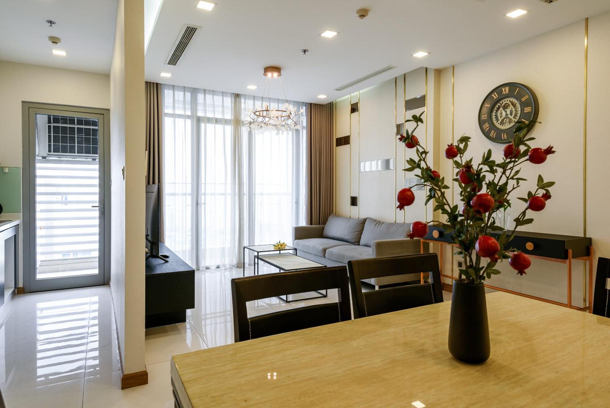 Luxury At Vinhomes Park *