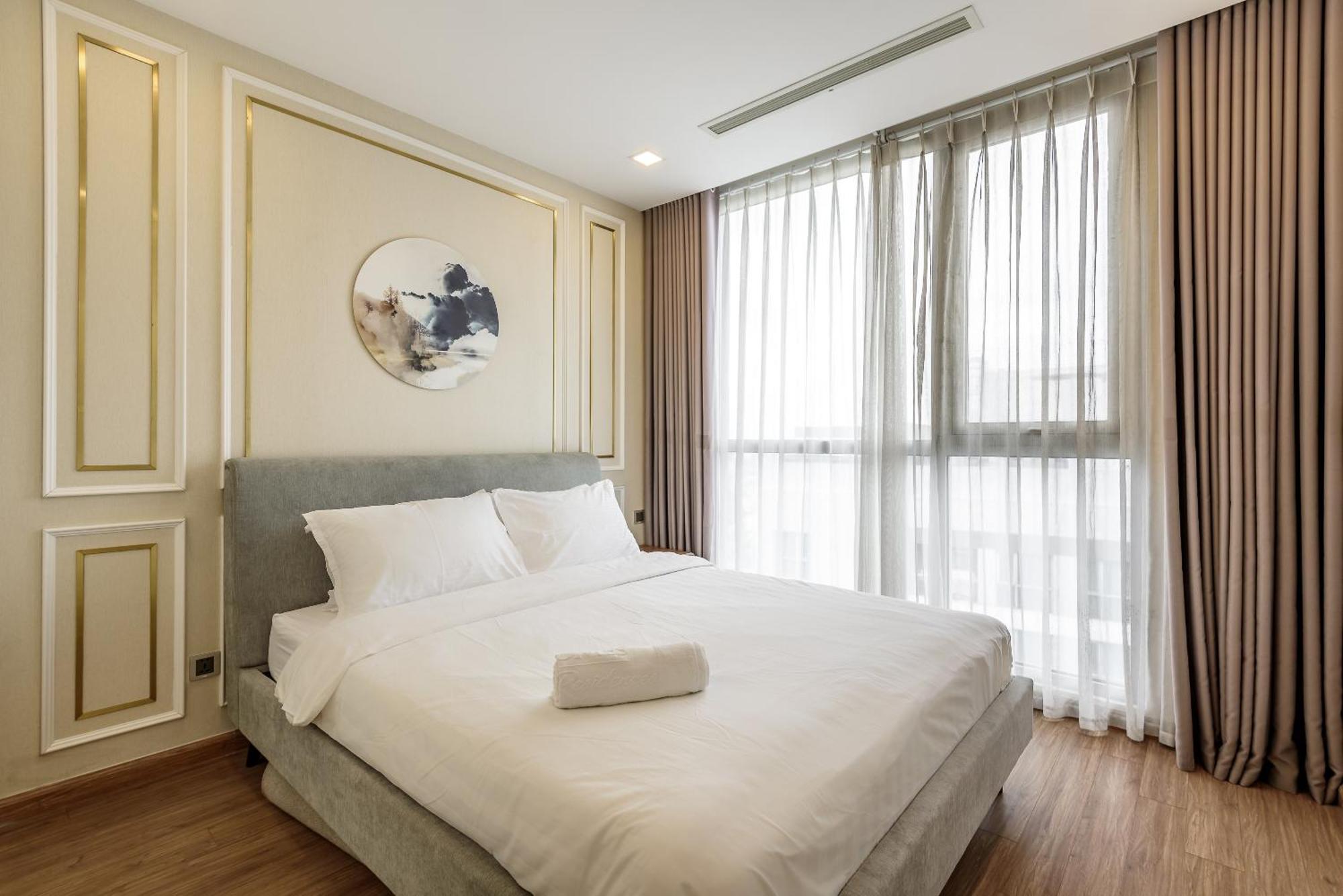 Luxury At Vinhomes Park *