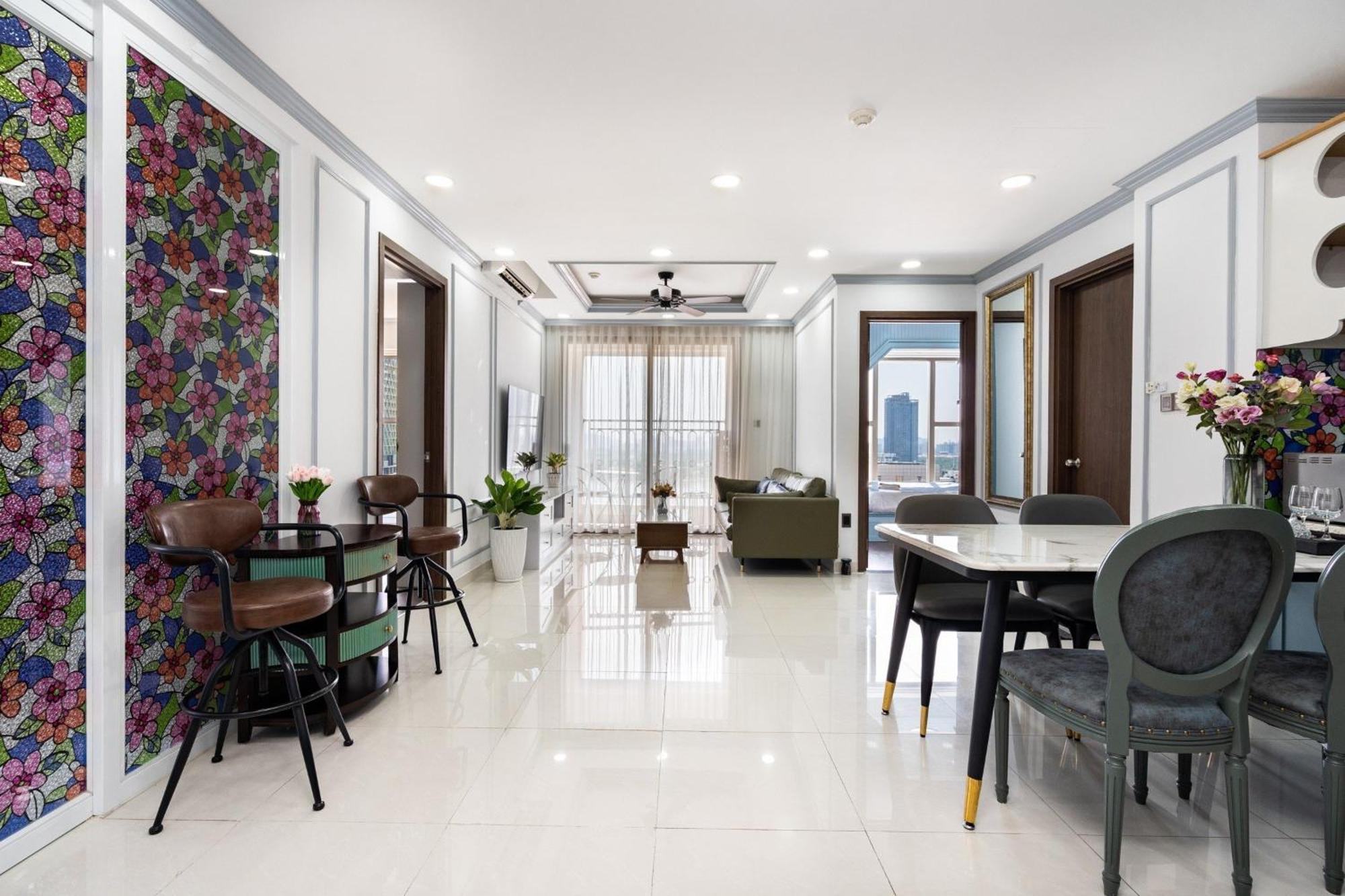 Lyn's Home-river Gate- Pool- Gym-pick Up Apartment Ho Chi Minh City