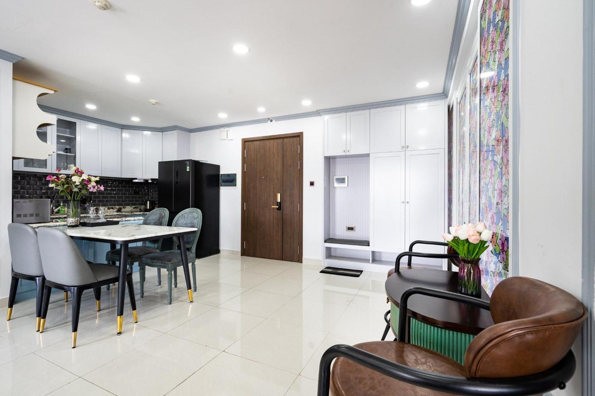 Lyn's Home-river Gate- Pool- Gym-pick Up * Ho Chi Minh City