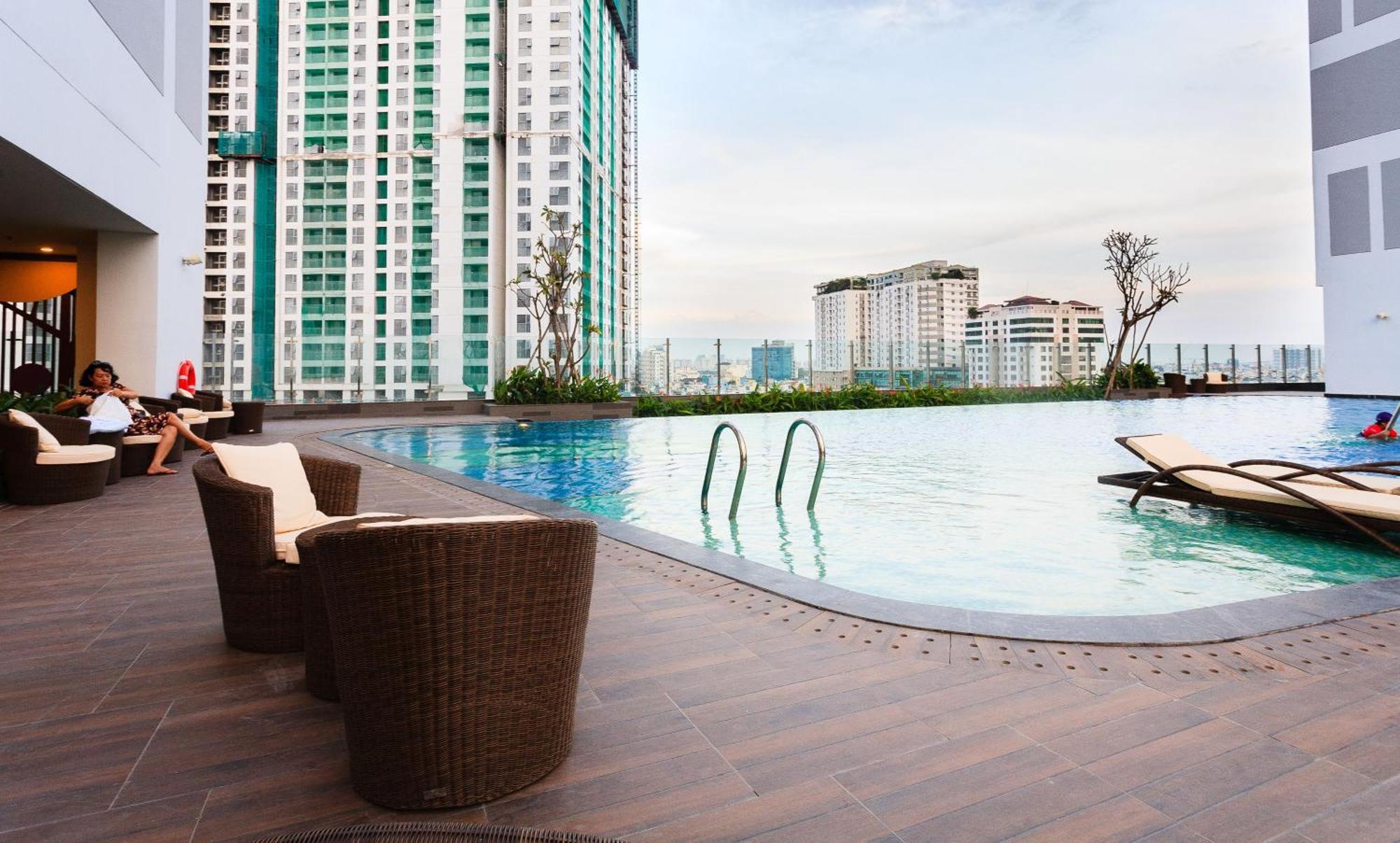 Apartment Lyn's Home-river Gate- Pool- Gym-pick Up