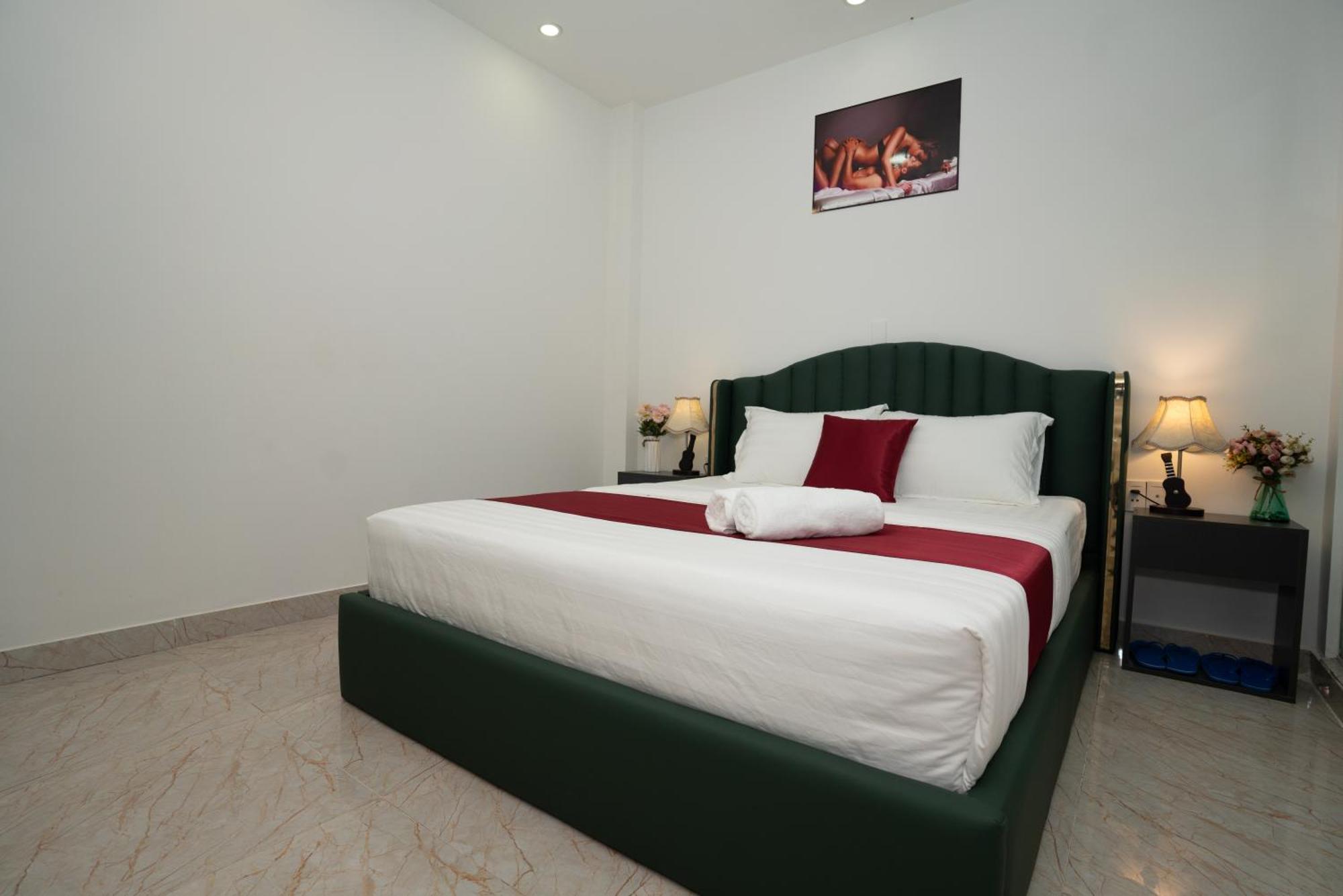 Eros Hotel *