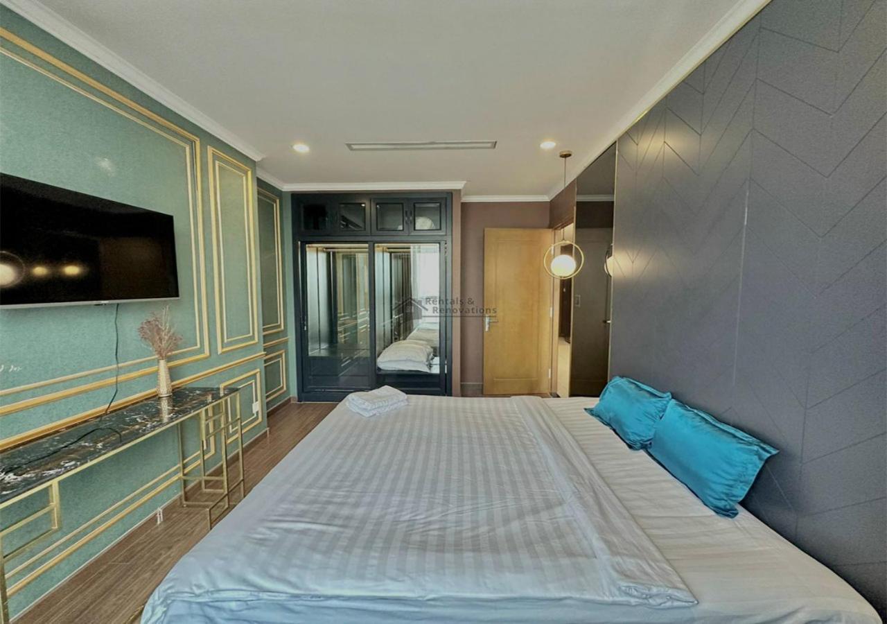 Landmark 81 Luxury & The Vinhomes Central Park - The Buildings Surrounding Landmark 81 * Ho Chi Minh City
