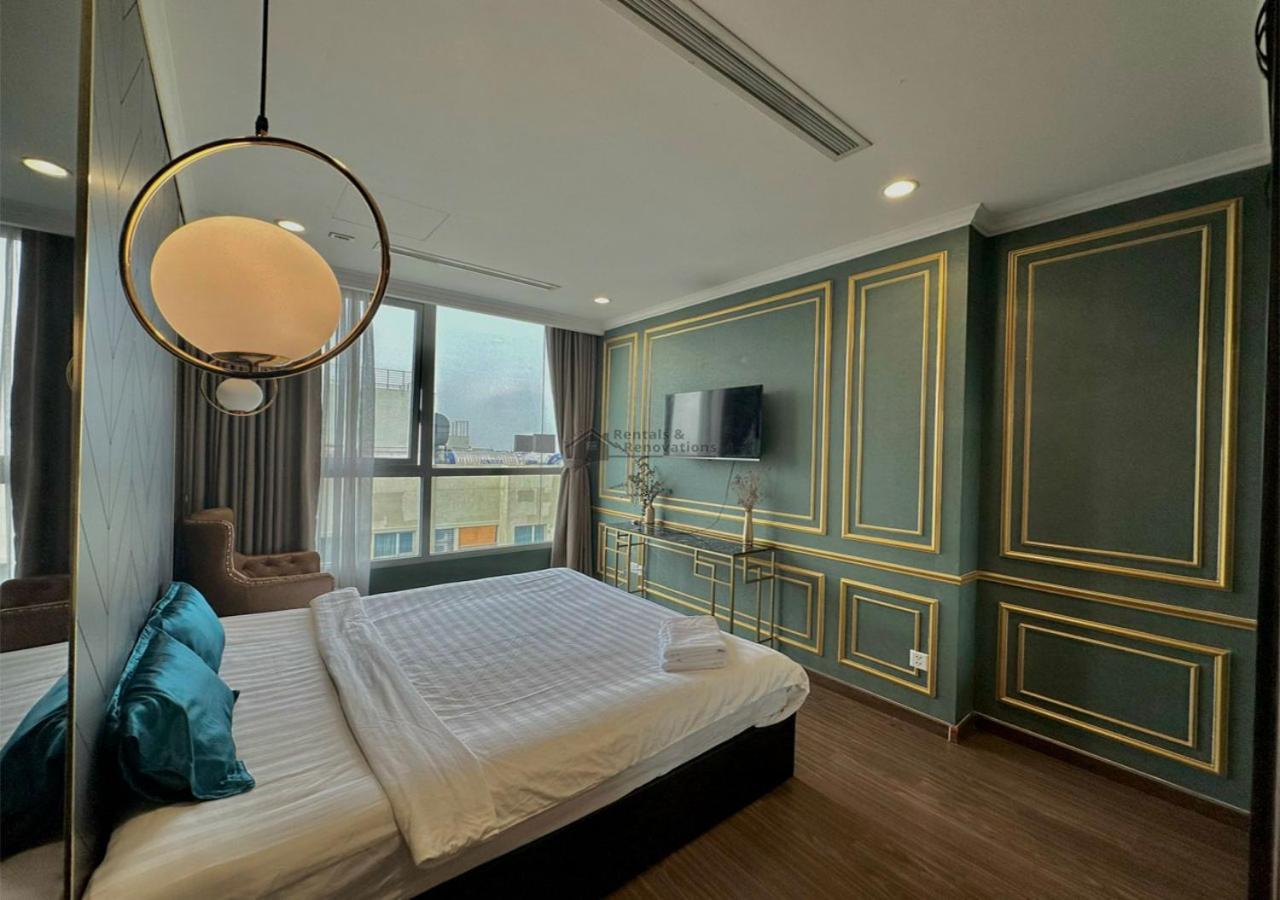 Apartment Landmark 81 Luxury & The Vinhomes Central Park - The Buildings Surrounding Landmark 81