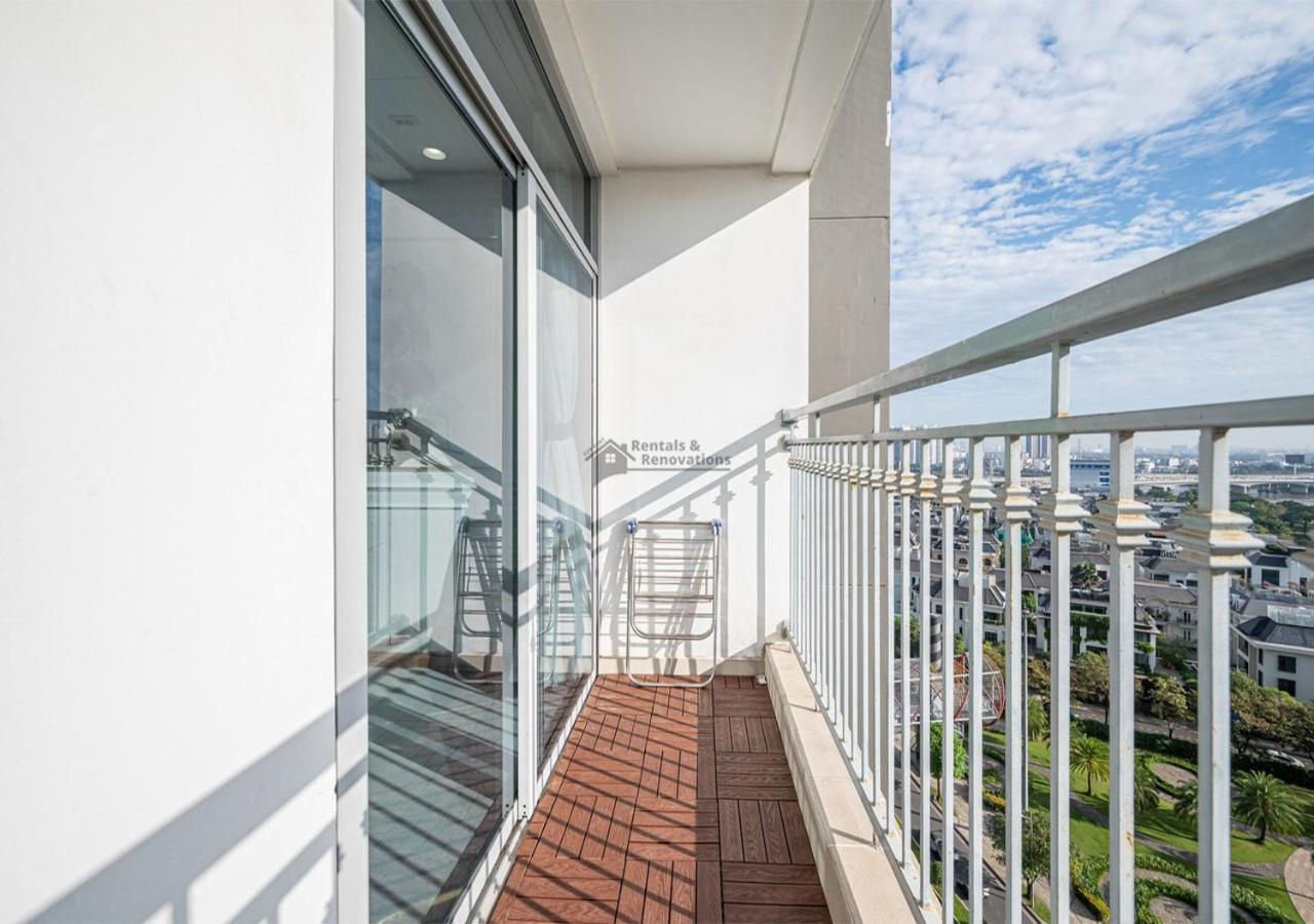 Apartment Landmark 81 Luxury & The Vinhomes Central Park - The Buildings Surrounding Landmark 81 *