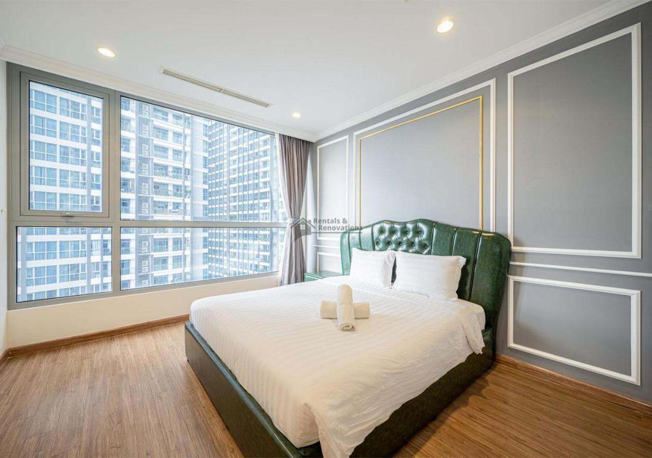 Landmark 81 Luxury & The Vinhomes Central Park - The Buildings Surrounding Landmark 81 Apartment Ho Chi Minh City