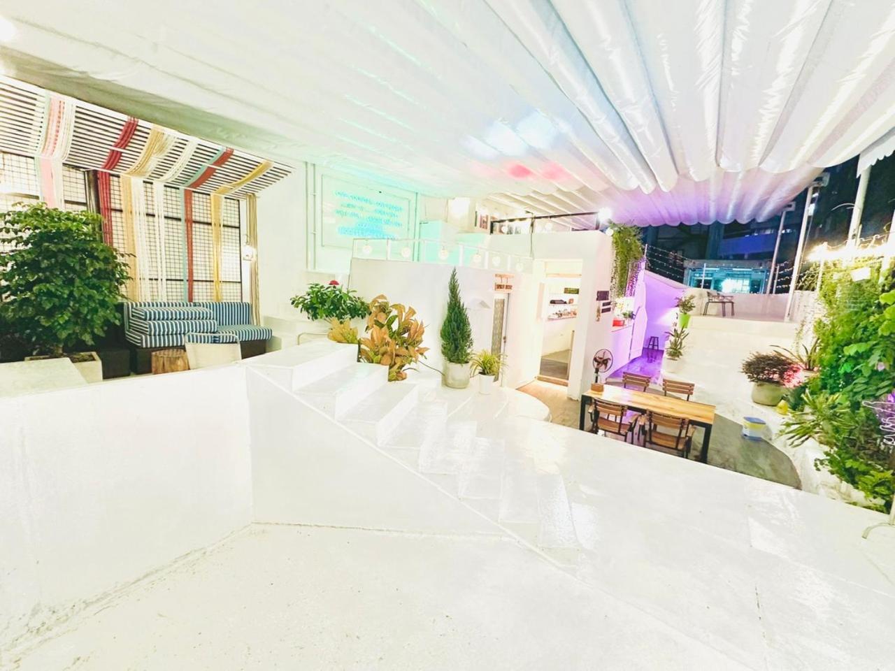 Spacious Penthouse Private Rooftop In D1 Hcmc Apartment *