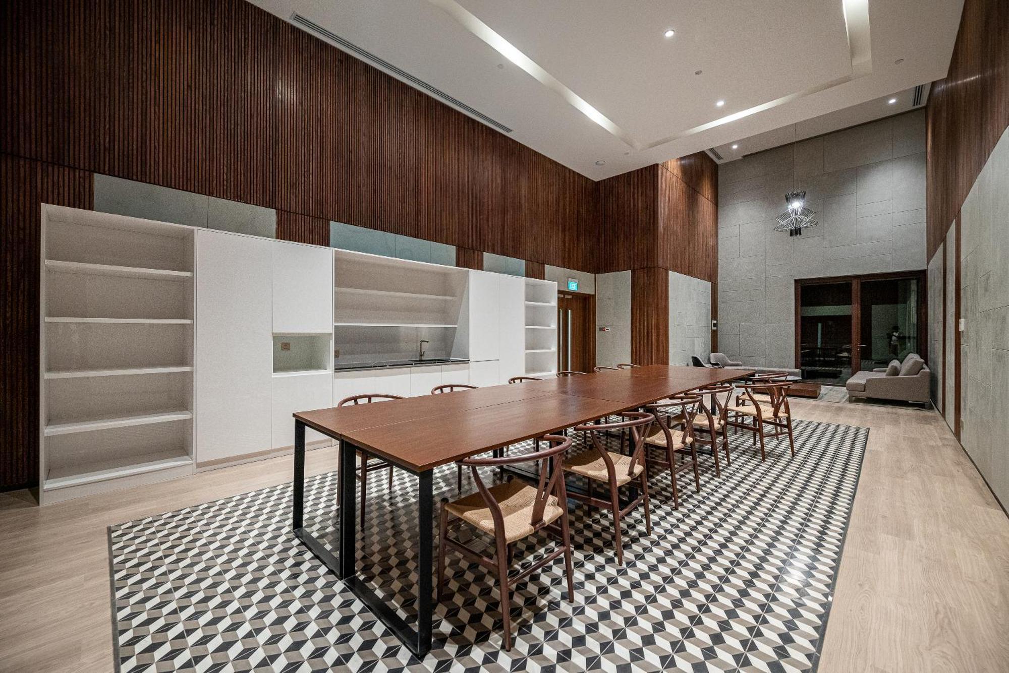 Metropole Saigon Apartment *