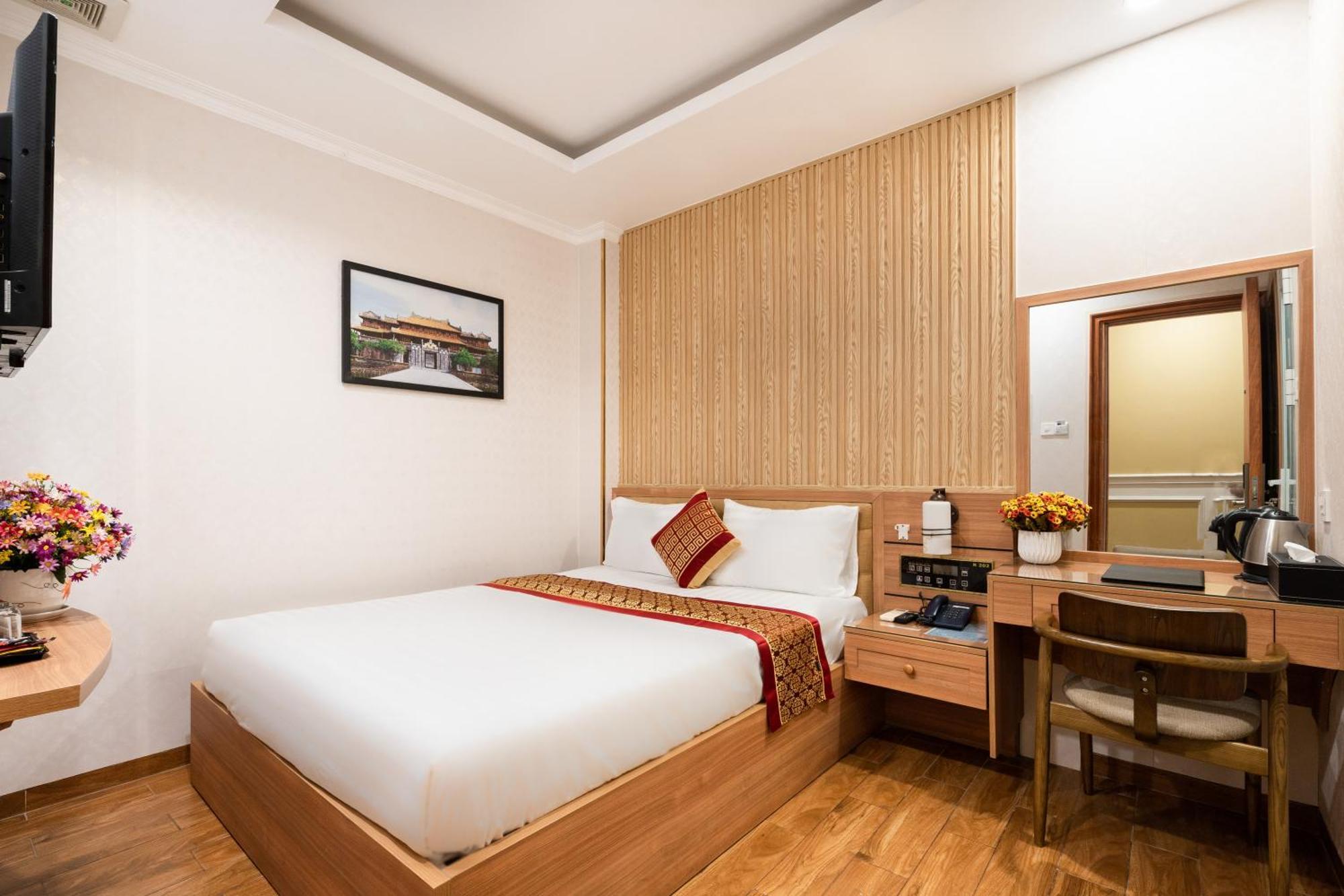 Luna Saigon - Bui Vien Walking Street Hotel 3*