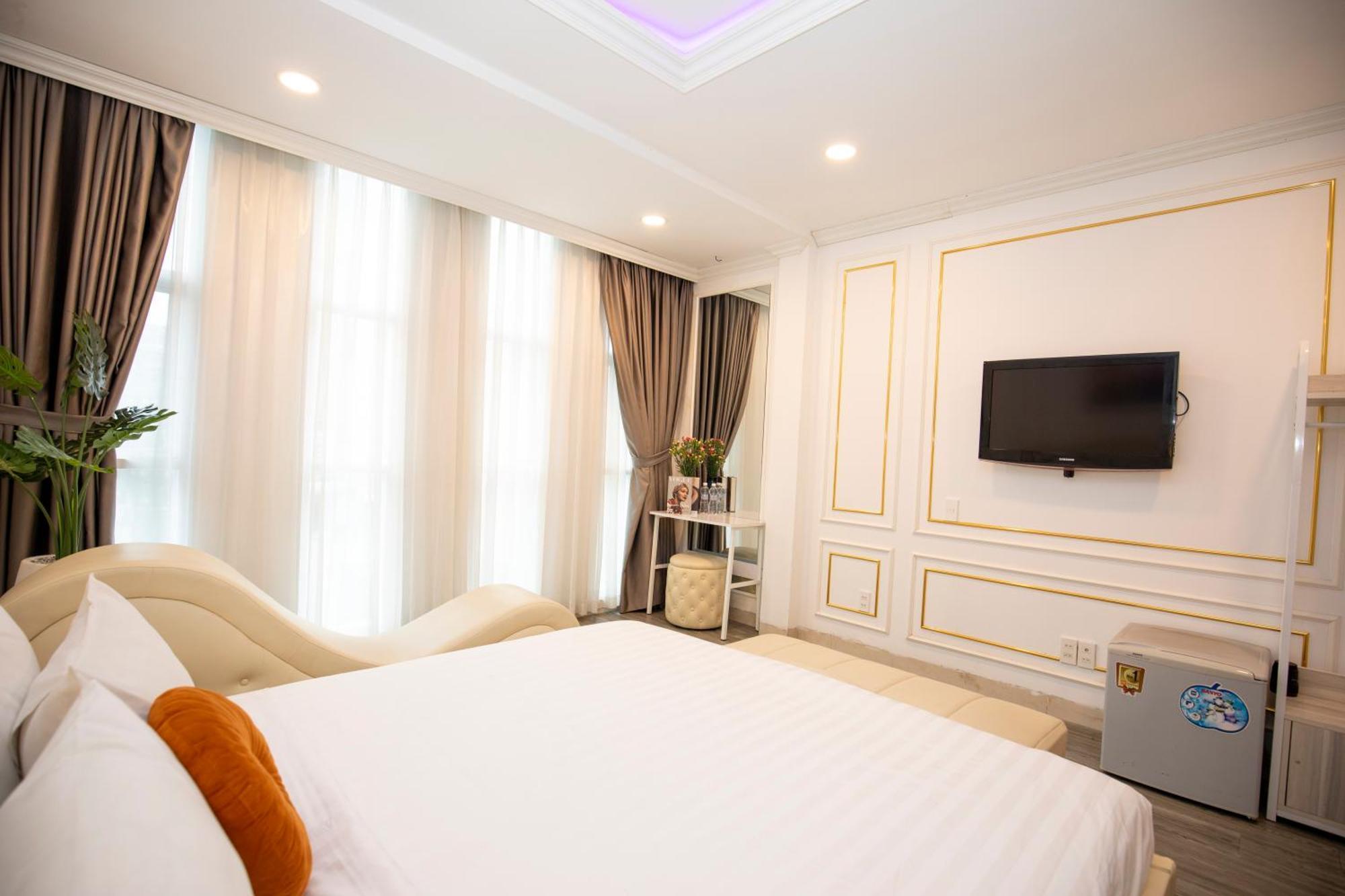 Quy Hung Hotel Central 3*