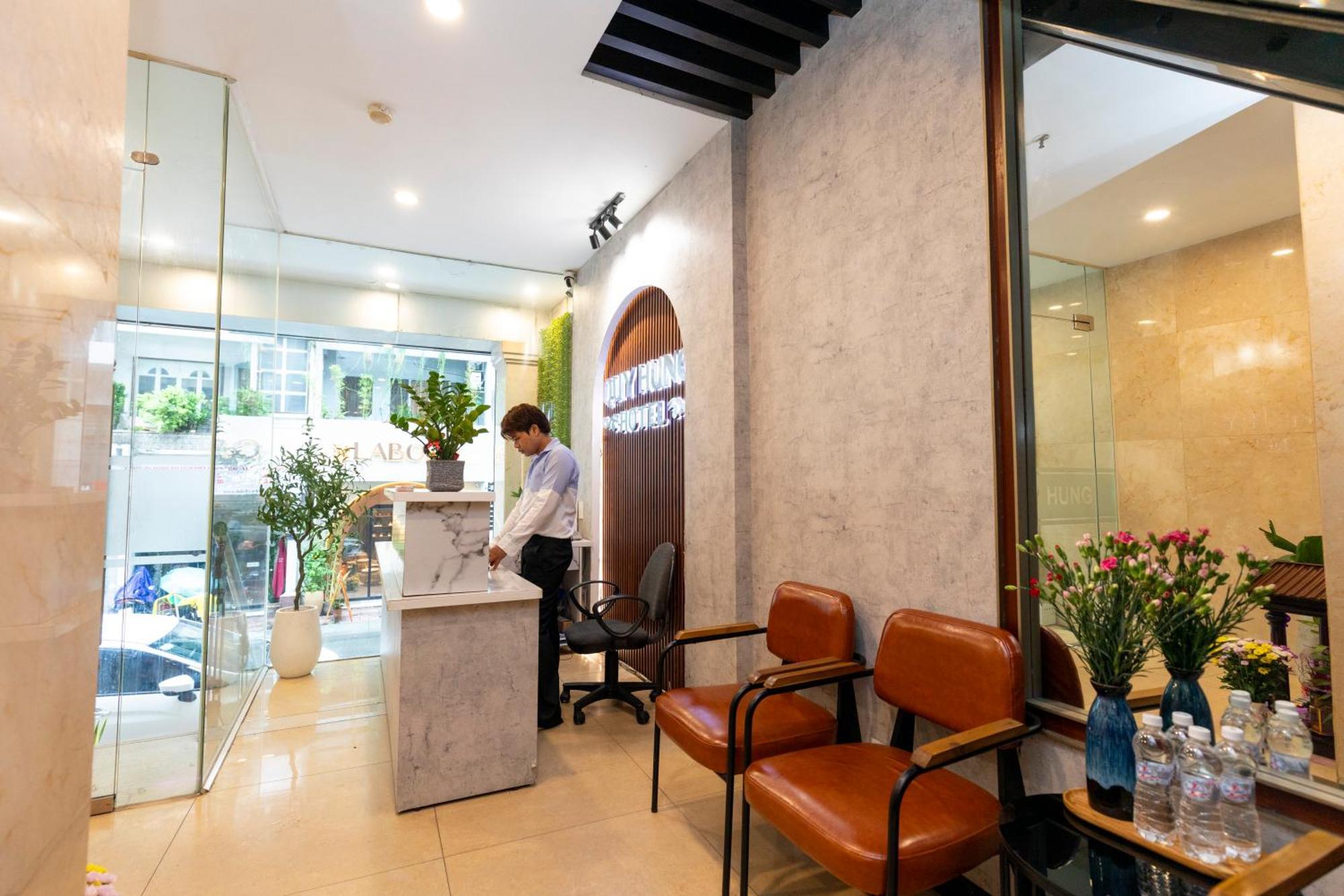 Quy Hung Hotel Central Hotel 3*