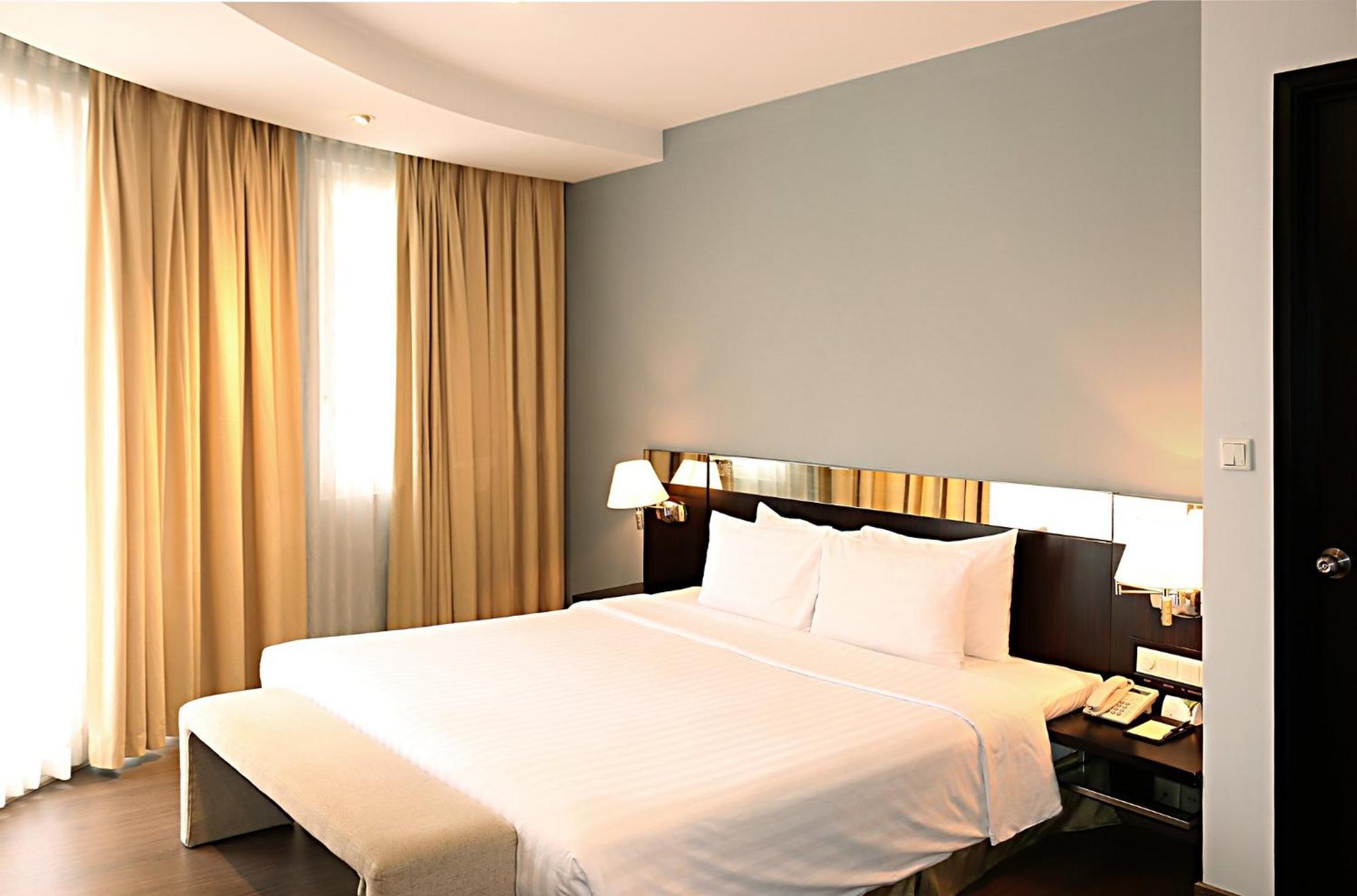 Palace Saigon Hotel