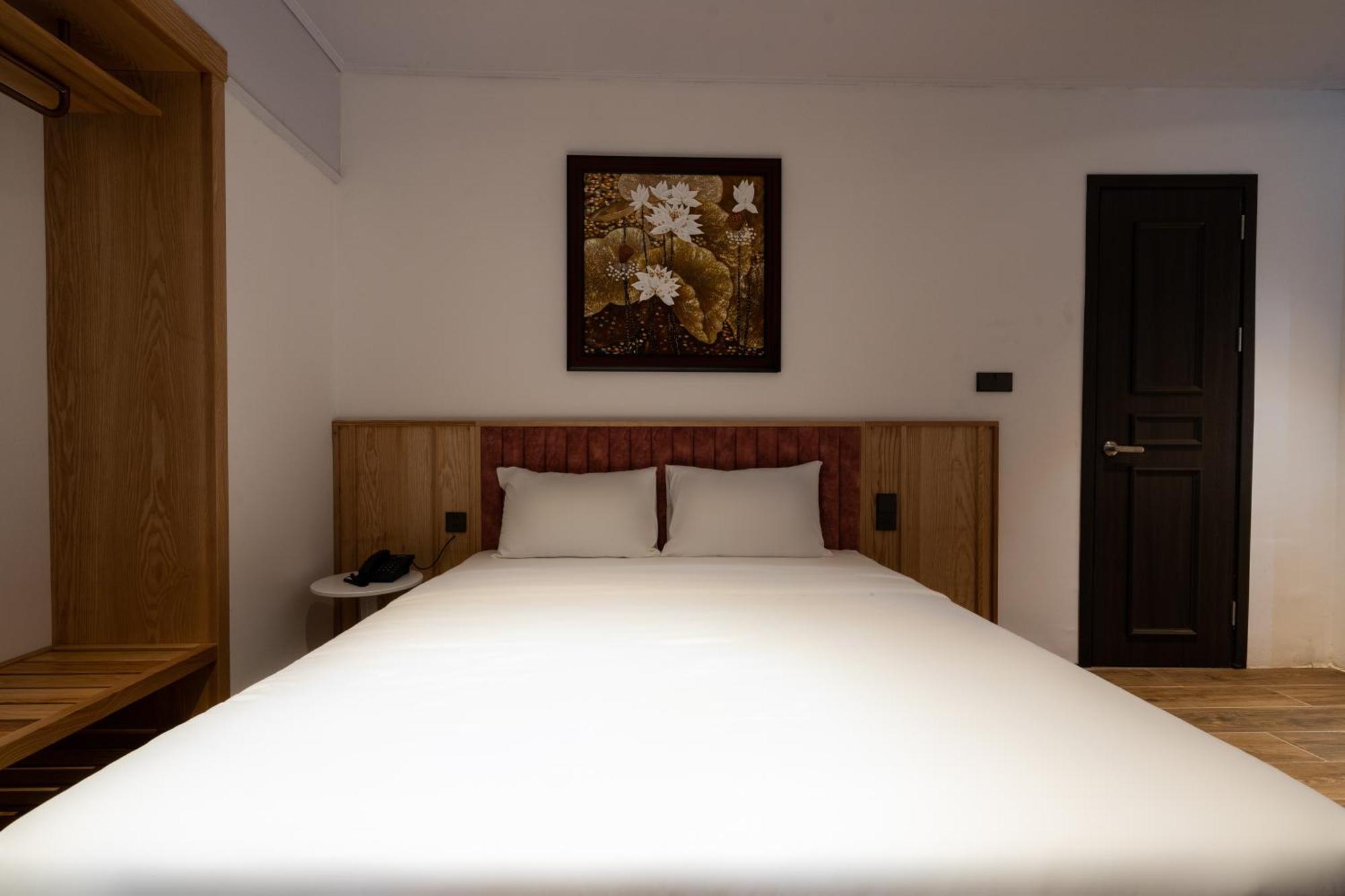 Haven Hut Hotel 2*