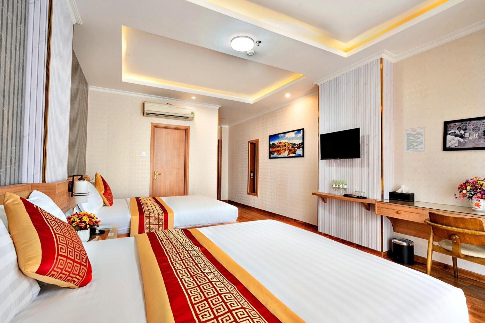 Luna Saigon - Bui Vien Walking Street Hotel 3*