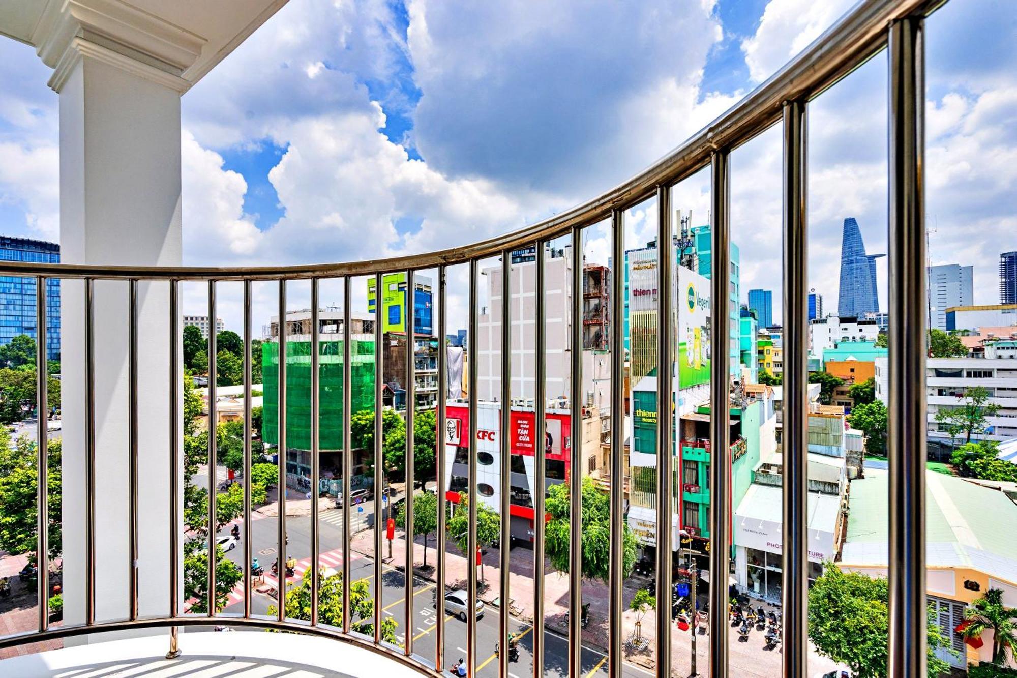 Luna Saigon - Bui Vien Walking Street