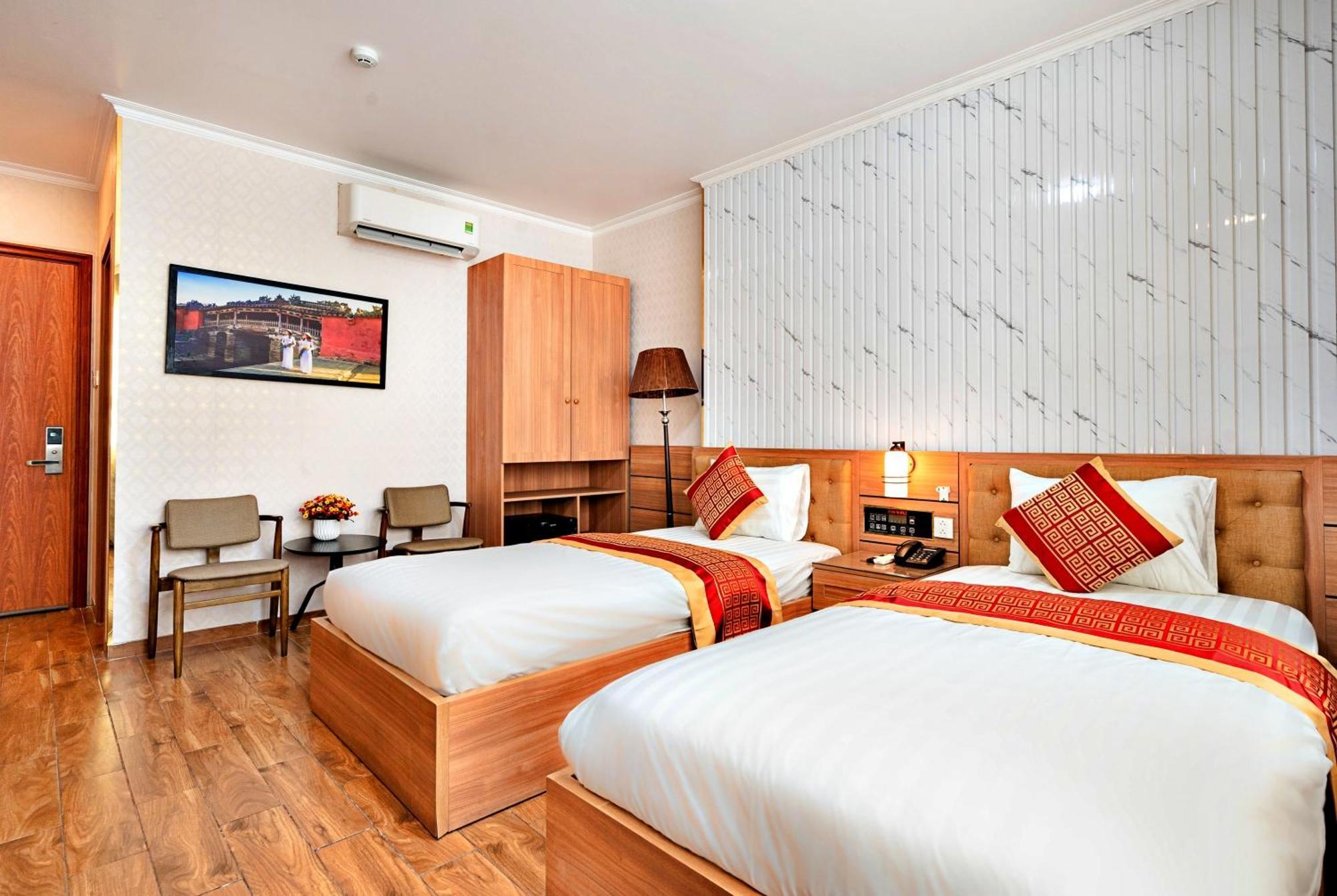 Hotel Luna Saigon - Bui Vien Walking Street