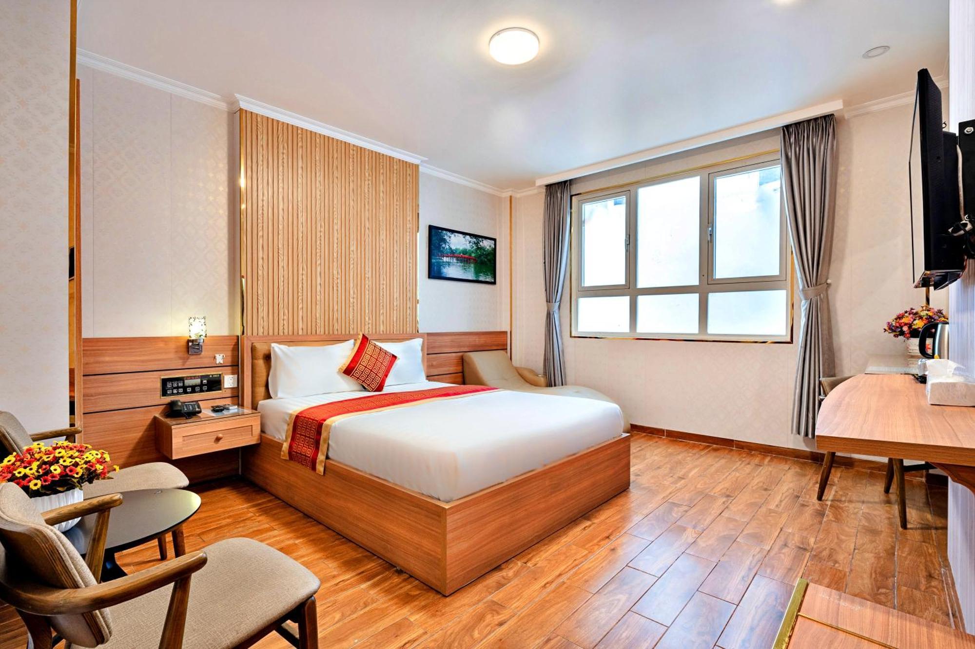 Luna Saigon - Bui Vien Walking Street Hotel