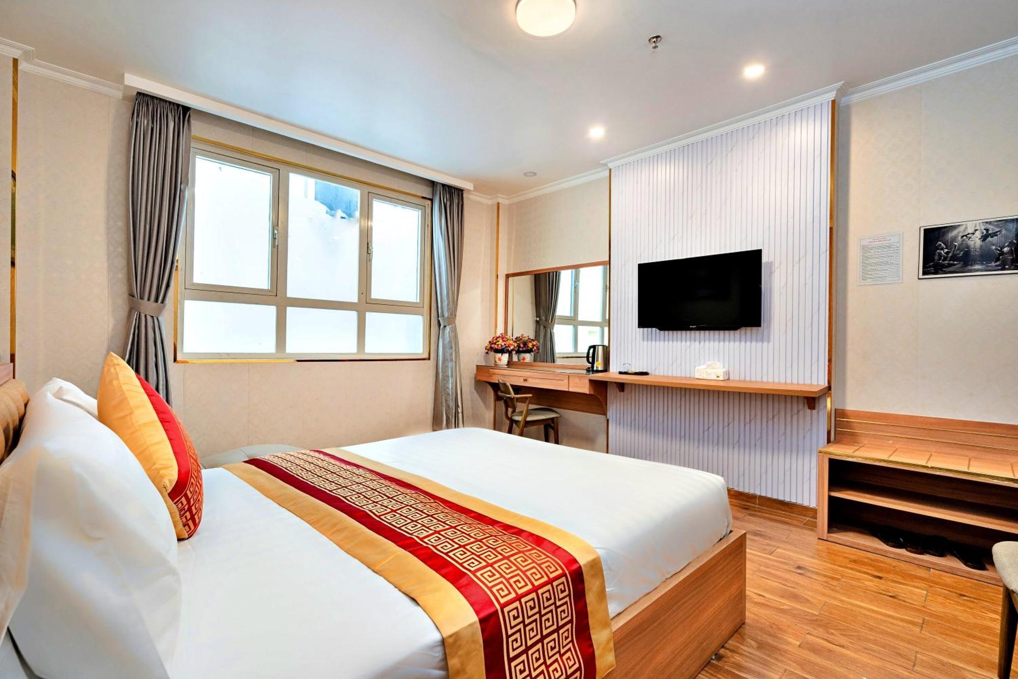 Hotel Luna Saigon - Bui Vien Walking Street 3*