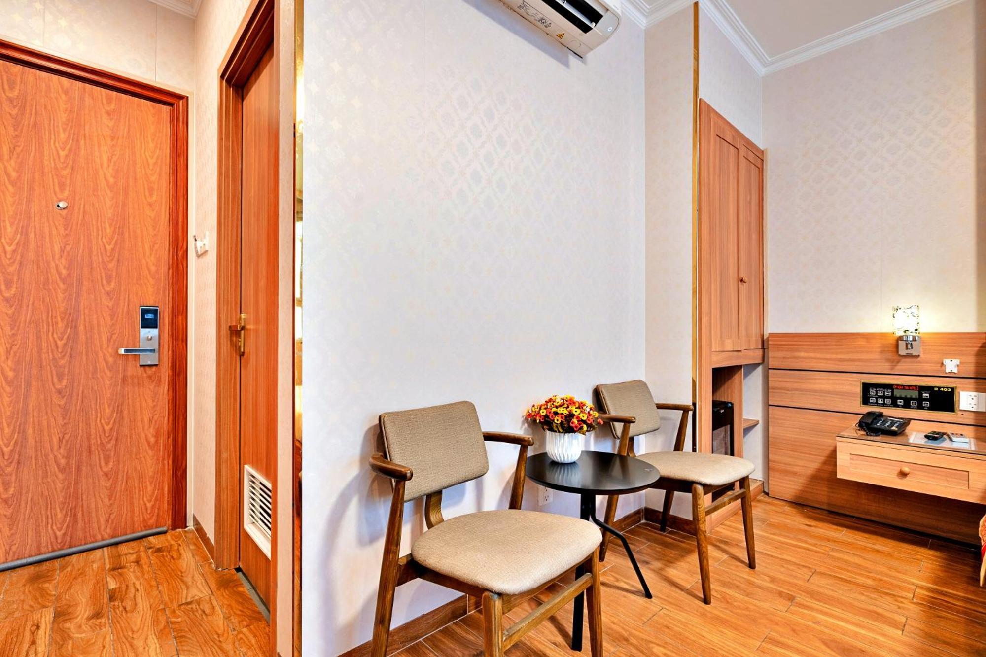 Luna Saigon - Bui Vien Walking Street Hotel 3*