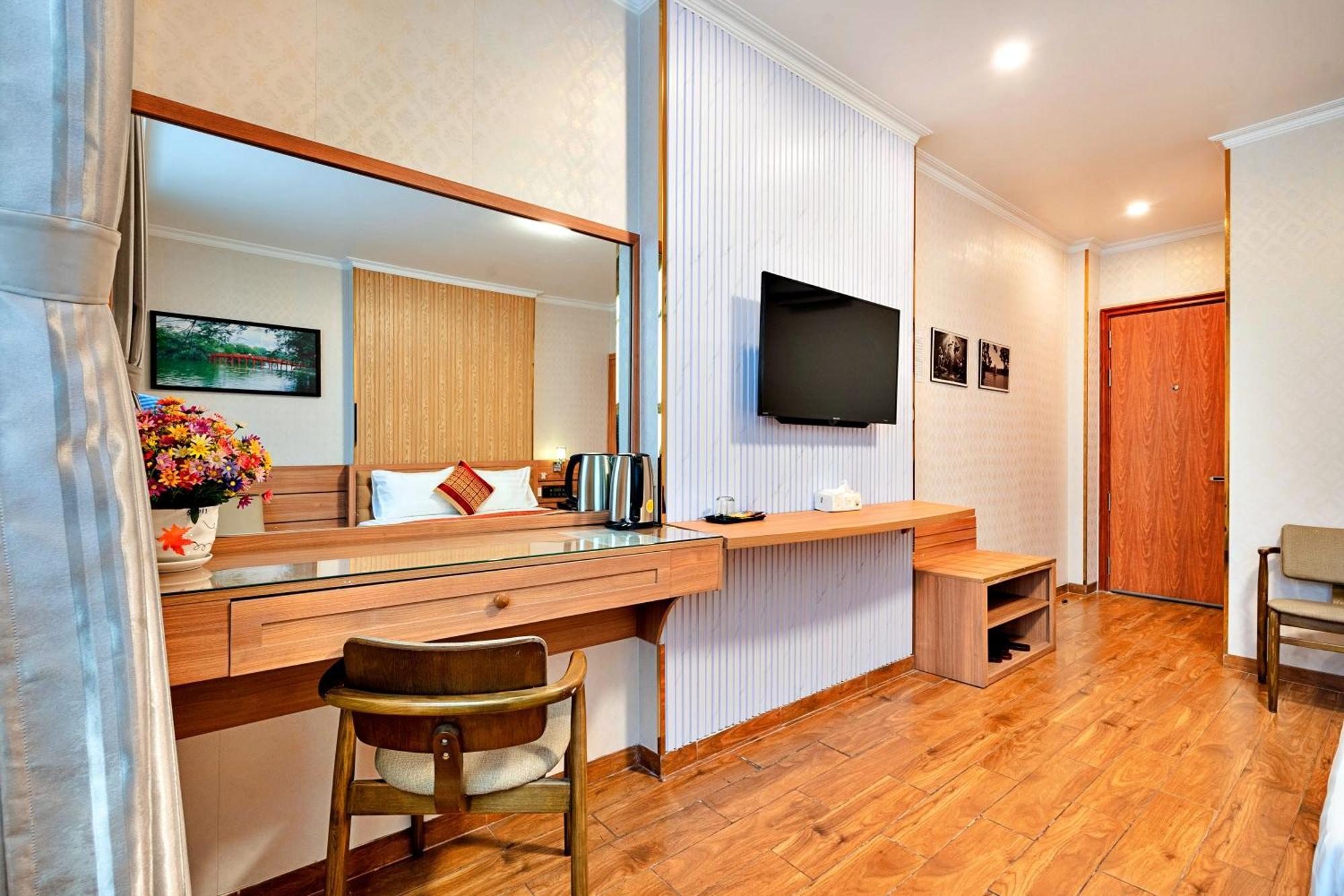 Luna Saigon - Bui Vien Walking Street Hotel 3*