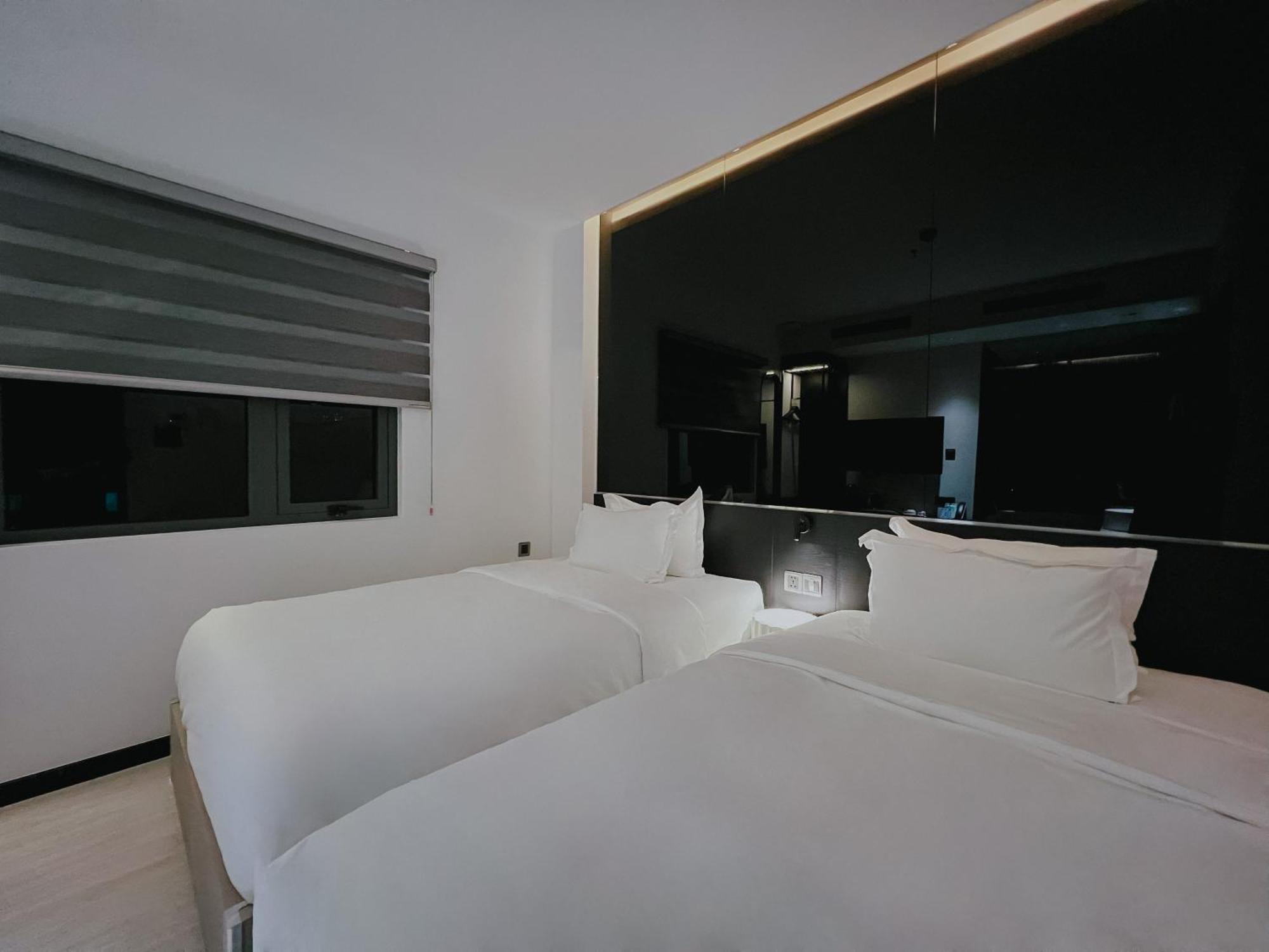 Hotel The Concept Hcmc- District 1