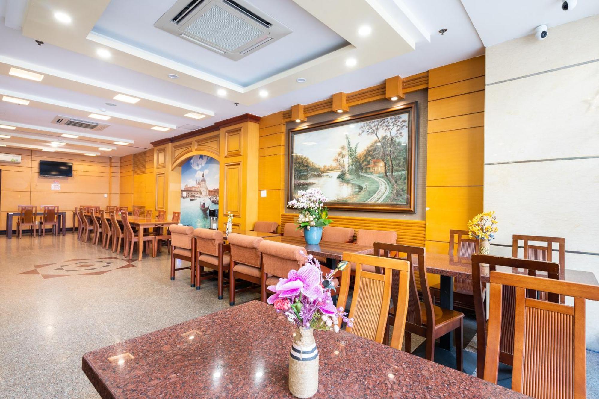 Hotel Lucasta Saigon