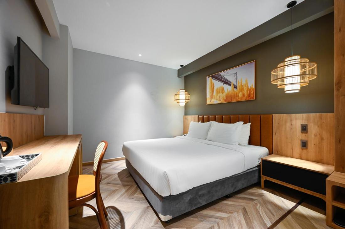 La Opera Saigon 3*