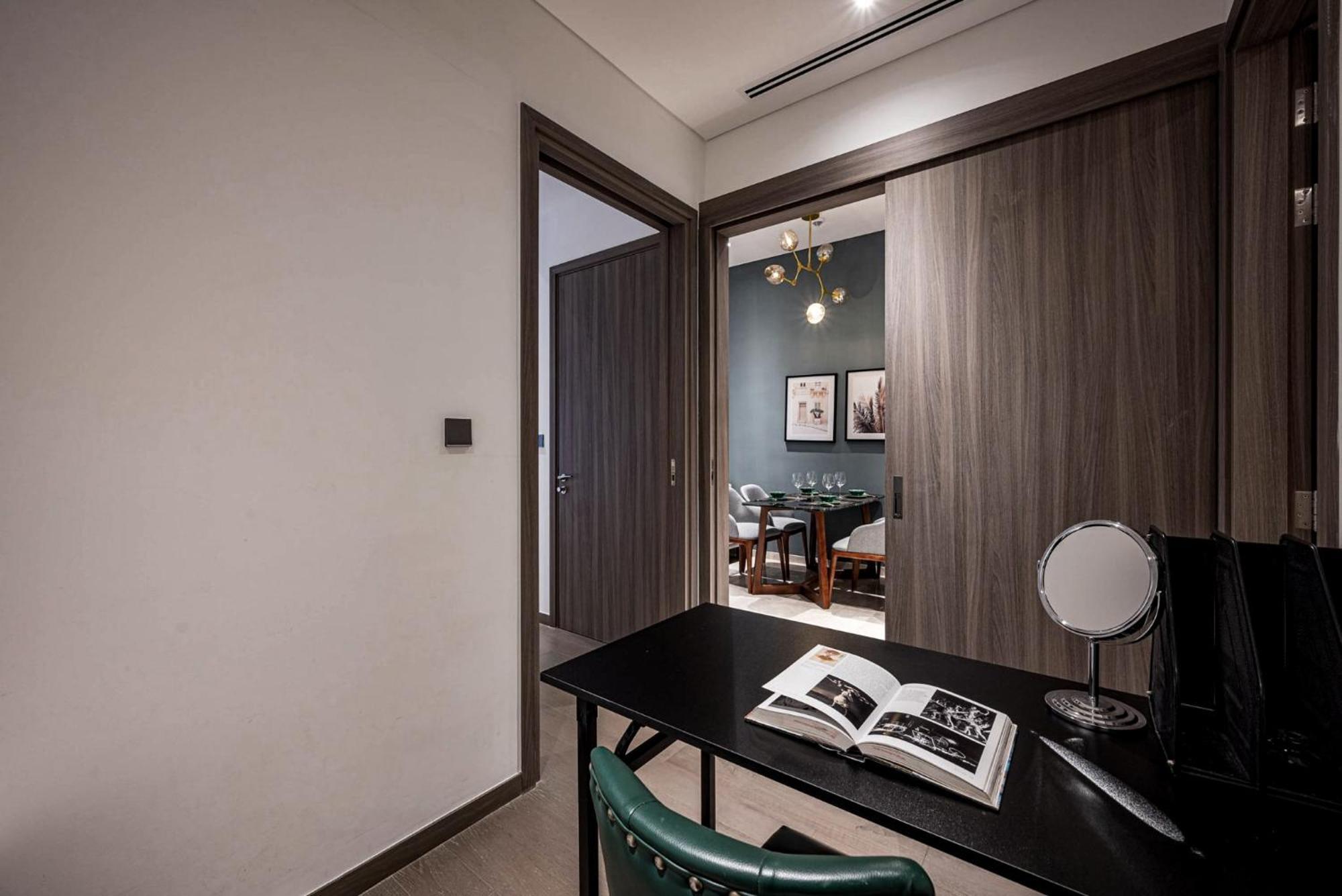 Marq Luxury 25 Gym Center, Infinity Pool Apartment