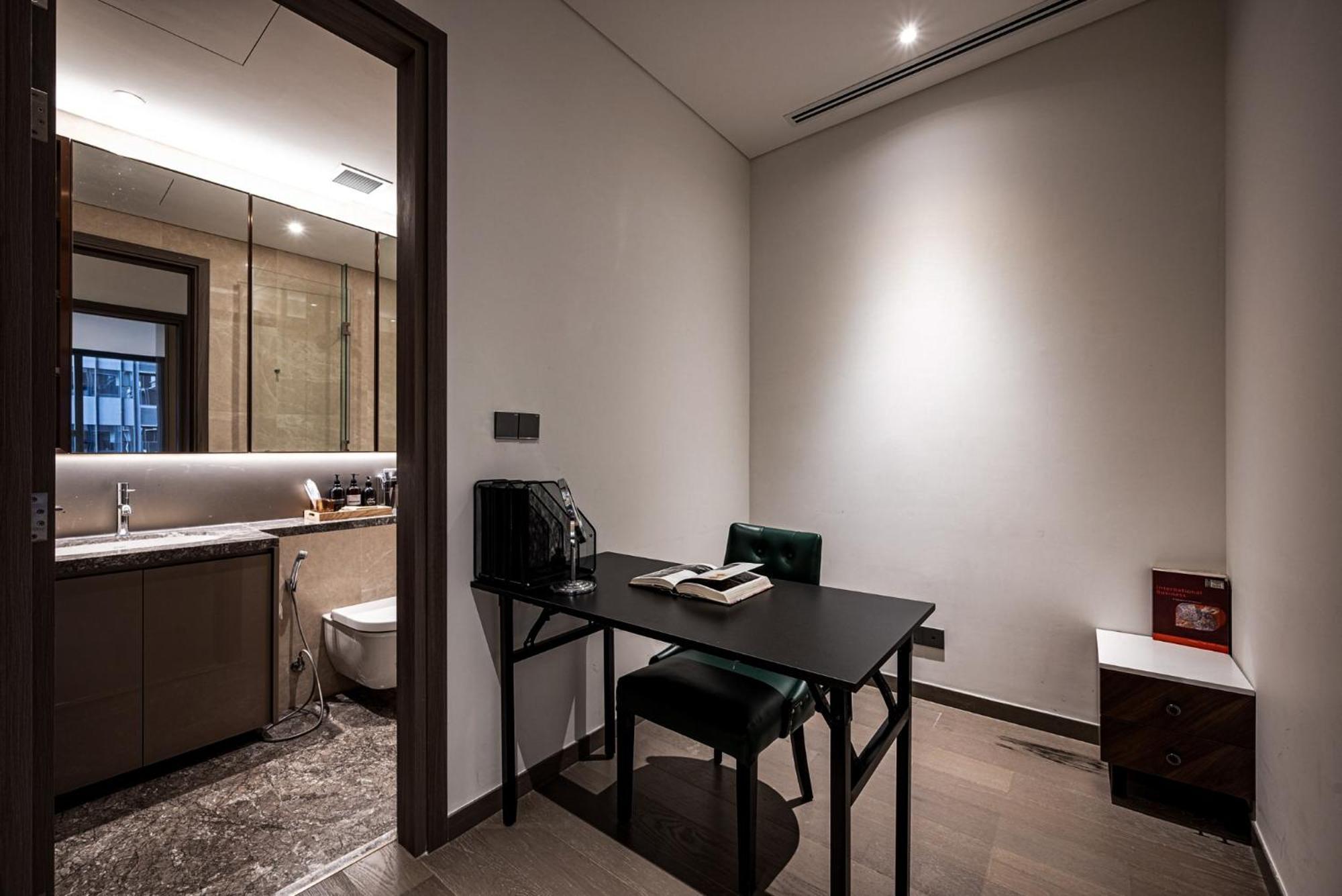 Marq Luxury 25 Gym Center, Infinity Pool * Ho Chi Minh City