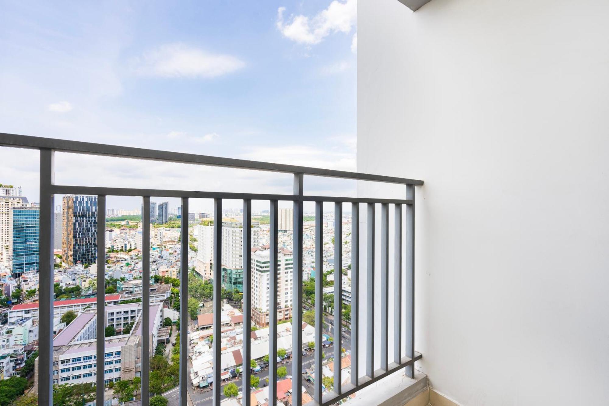 Lyn's Home-river Gate- Pool- Gym-pick Up Apartment Ho Chi Minh City
