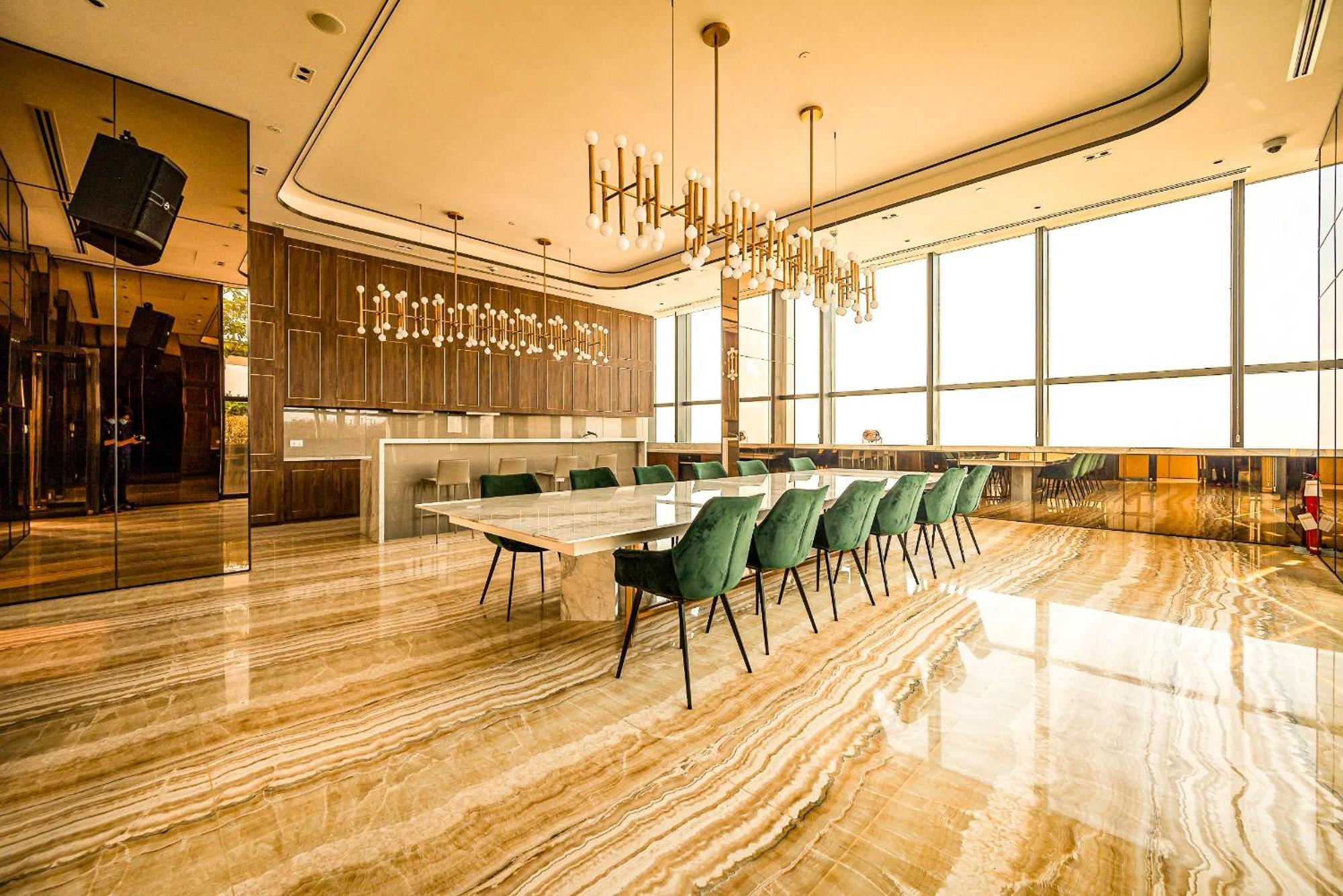 Marq Luxury 25 Gym Center, Infinity Pool * Ho Chi Minh City