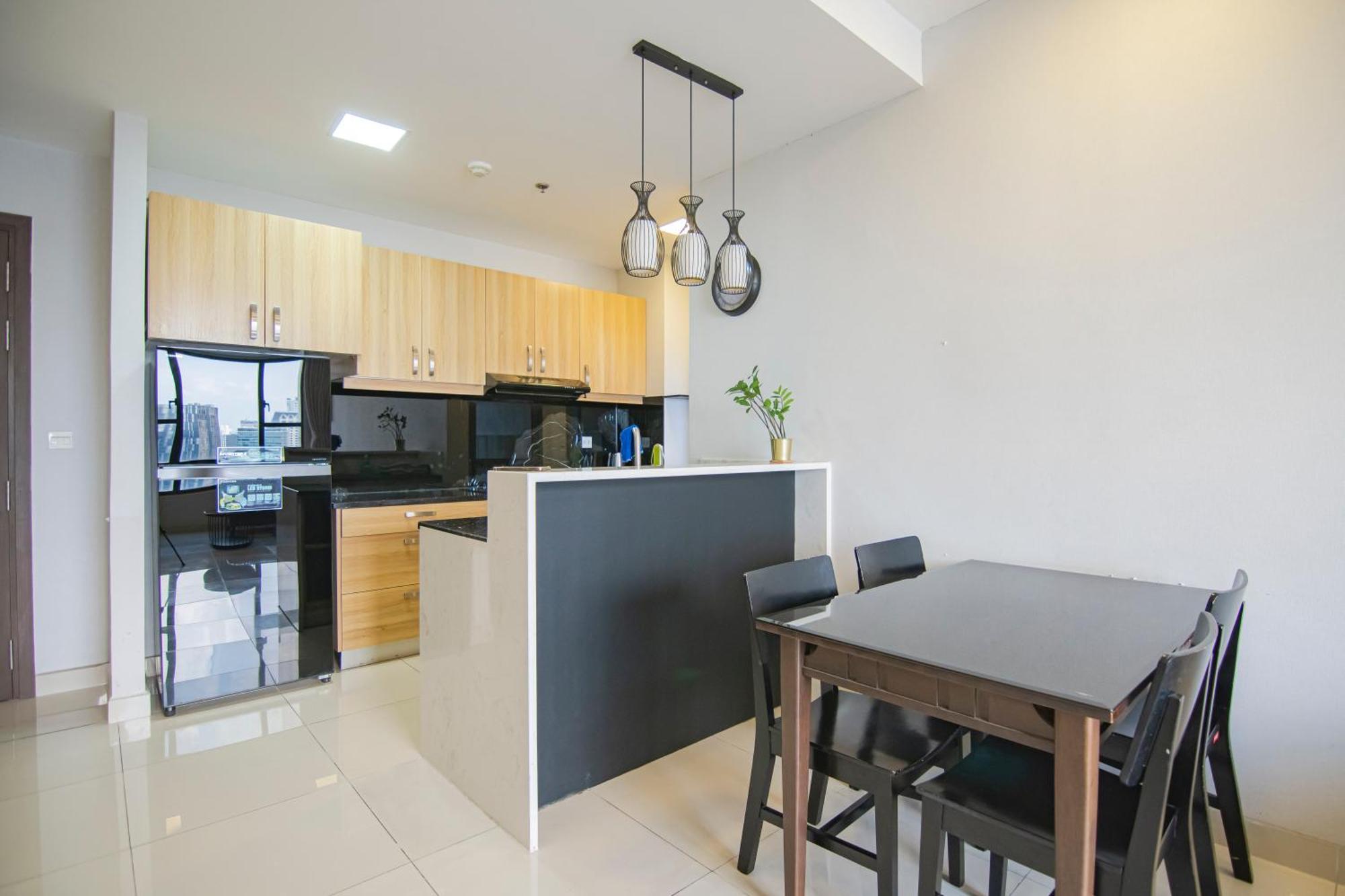 Apartment Lyn's Home-river Gate- Pool- Gym-pick Up