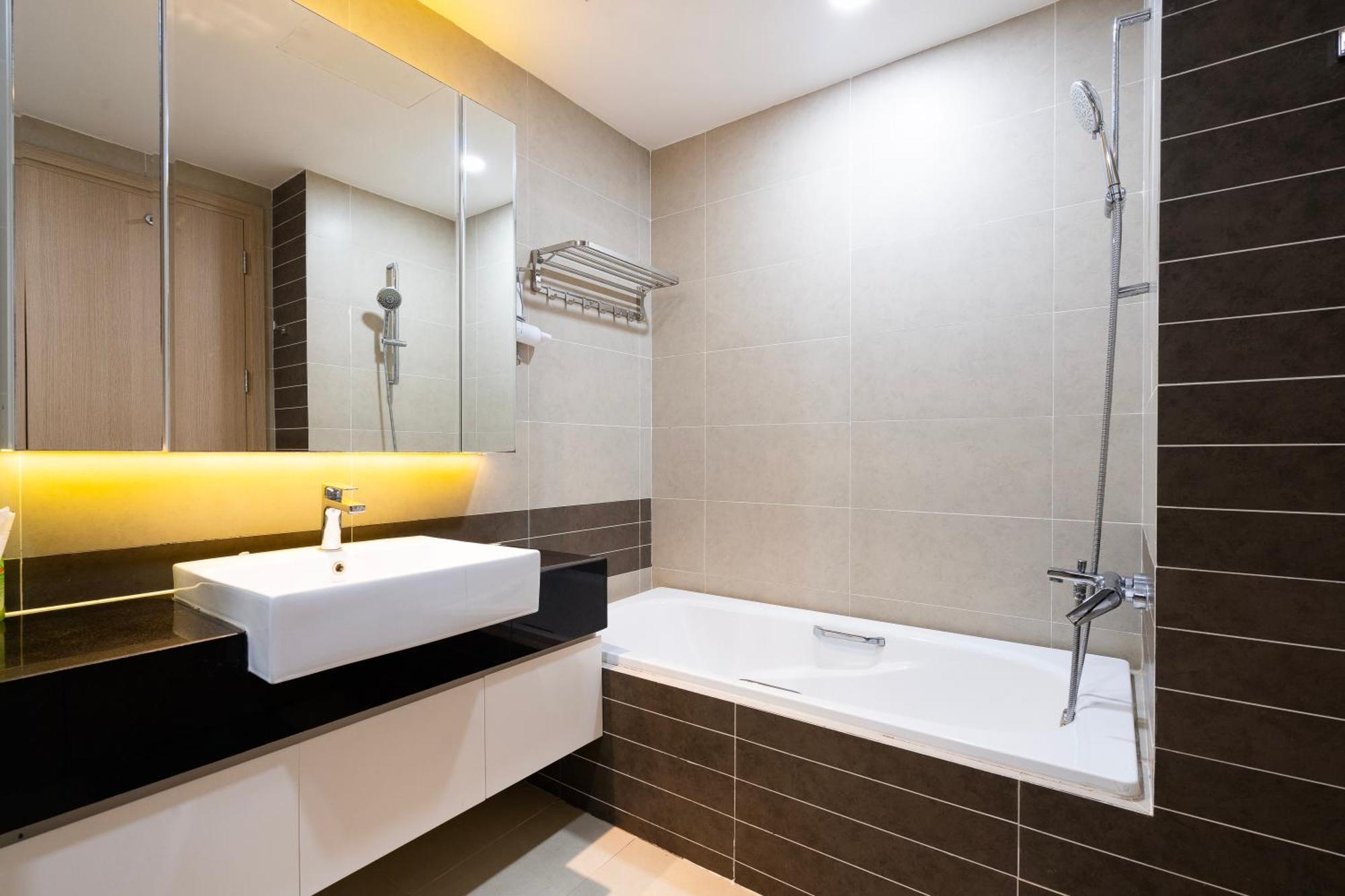 Căn hộ Double E Saigon In Rivergate Building *