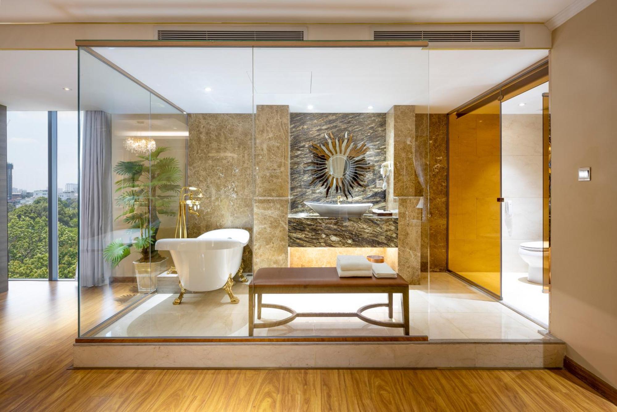 Winsuites Saigon 4*