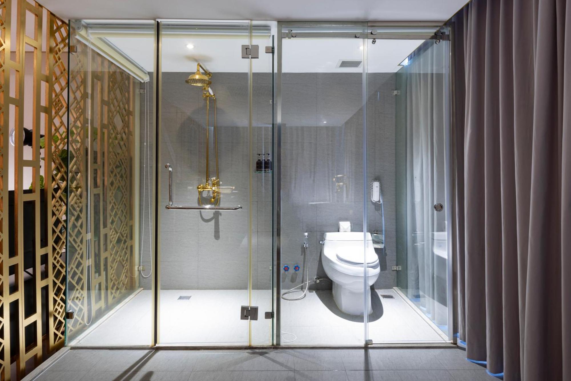 Winsuites Saigon Hotel