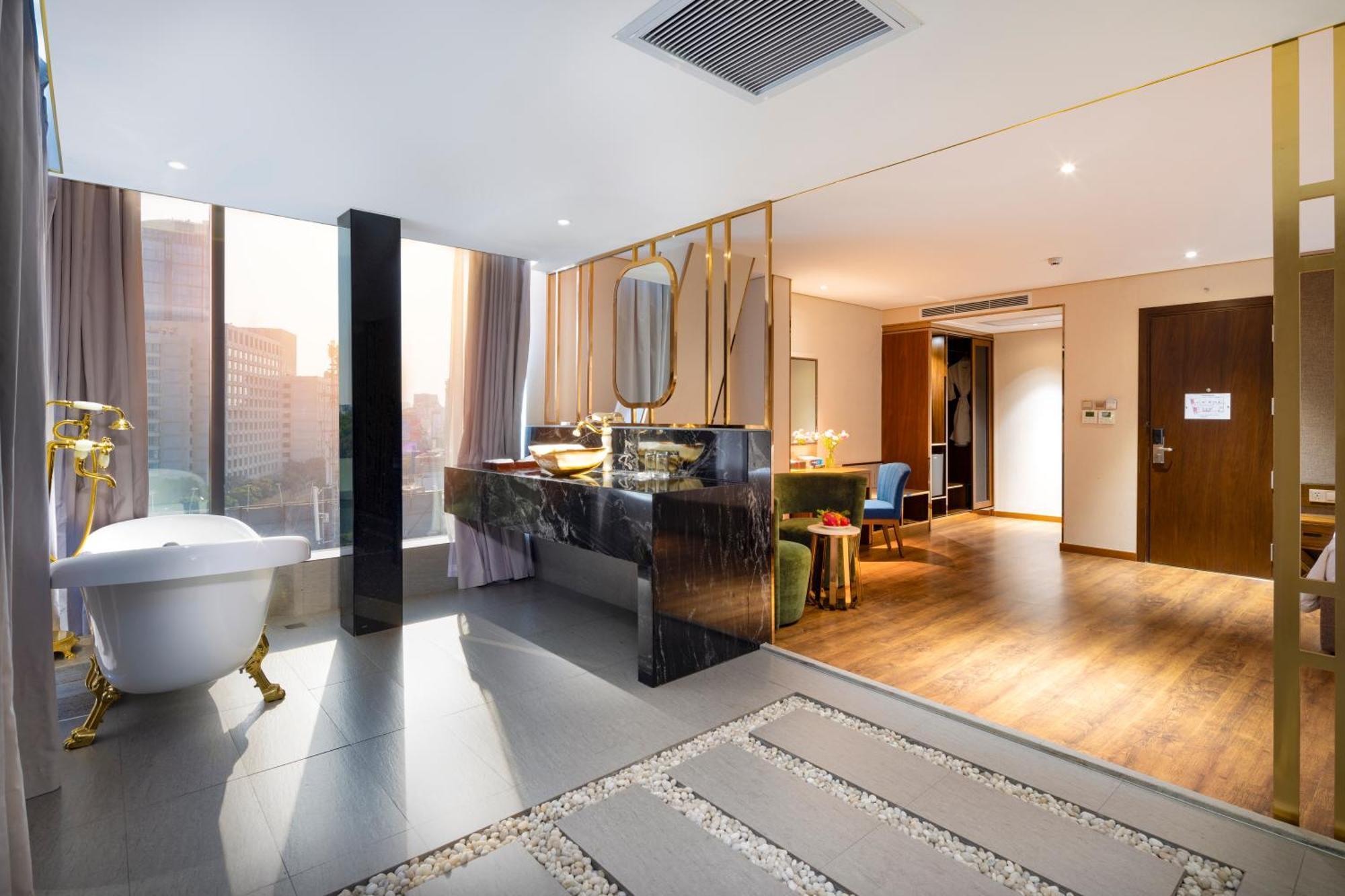 Winsuites Saigon 4*