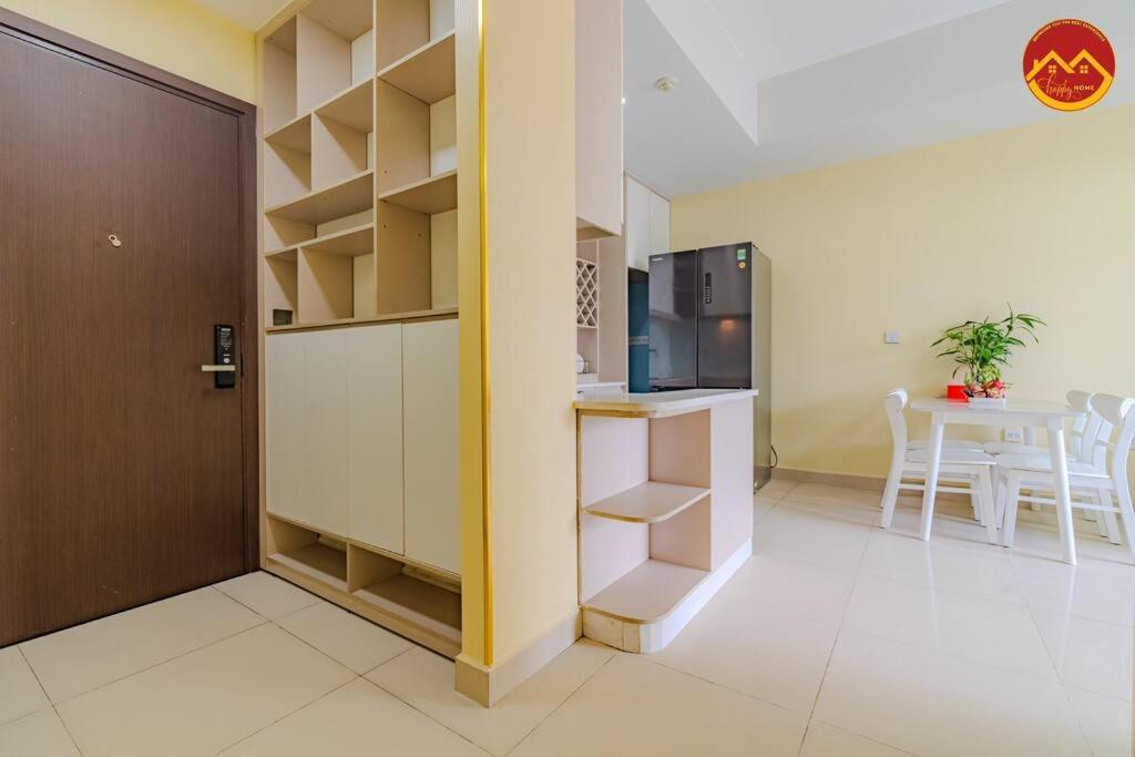Apartment 2br Near Tan Son Nhat Airport - Luxury *