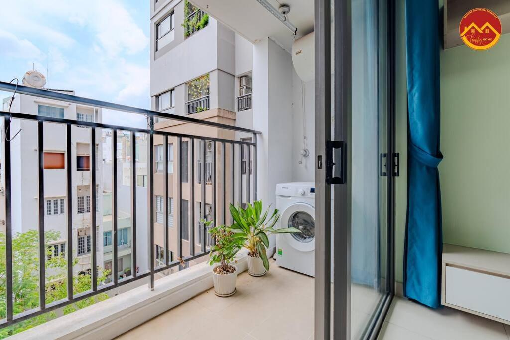 Apartment 2br Near Tan Son Nhat Airport - Luxury