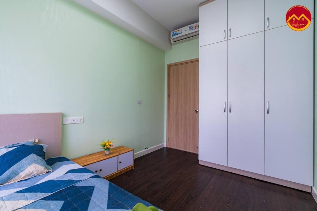 Apartment 2br Near Tan Son Nhat Airport - Luxury *