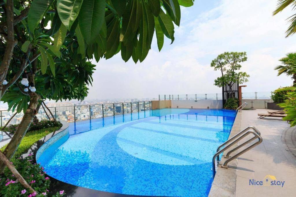 Apartment 2br Near Tan Son Nhat Airport - Luxury