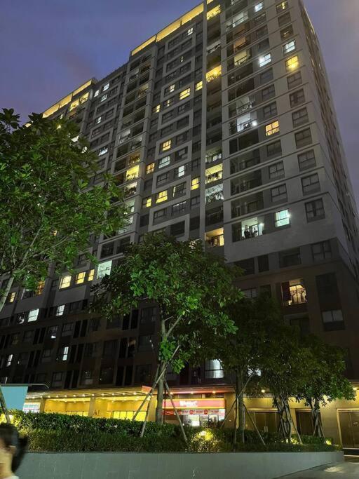 Apartment 2br Near Tan Son Nhat Airport - Luxury *