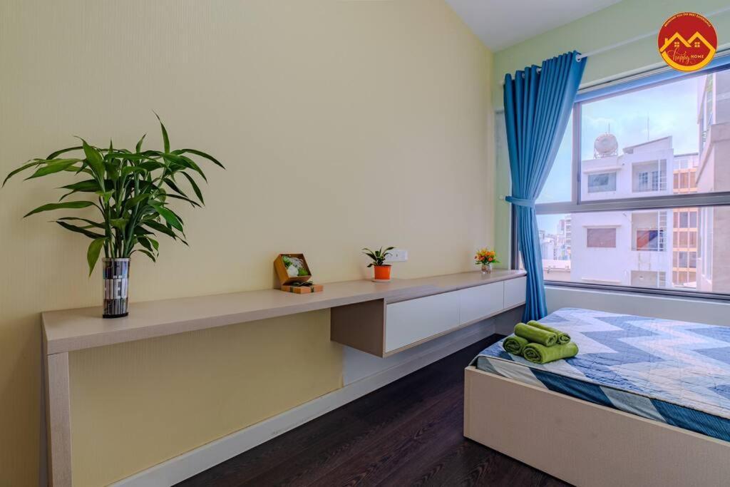 Apartment 2br Near Tan Son Nhat Airport - Luxury *