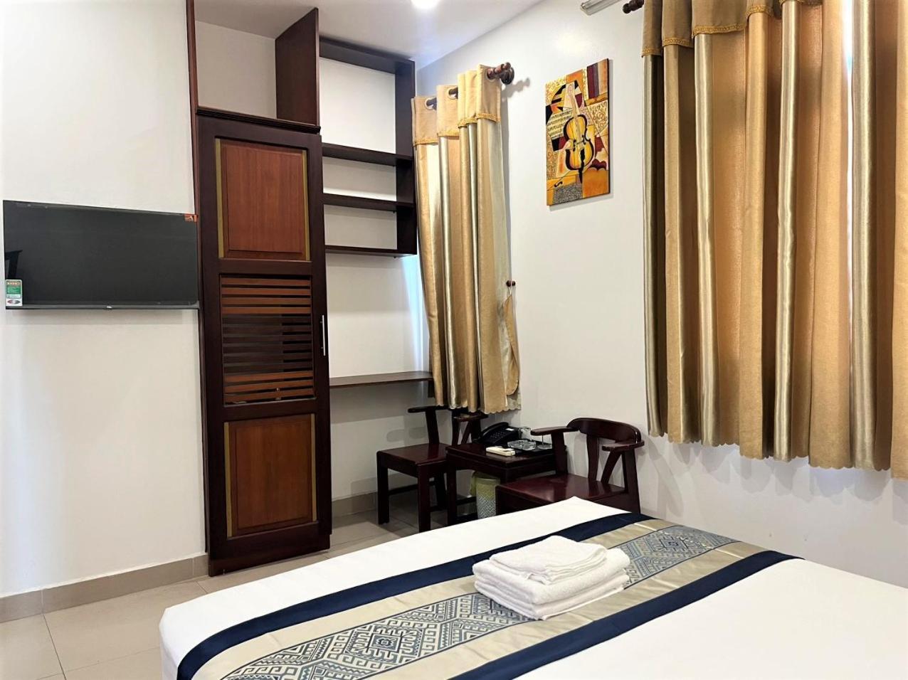 Hotel Dinh Dinh 2 Airport 2*