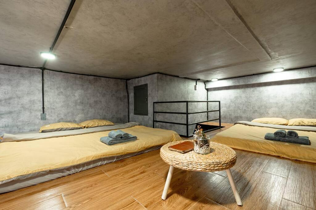 Căn hộ 2 Bedroom Industrial In Central Saigon