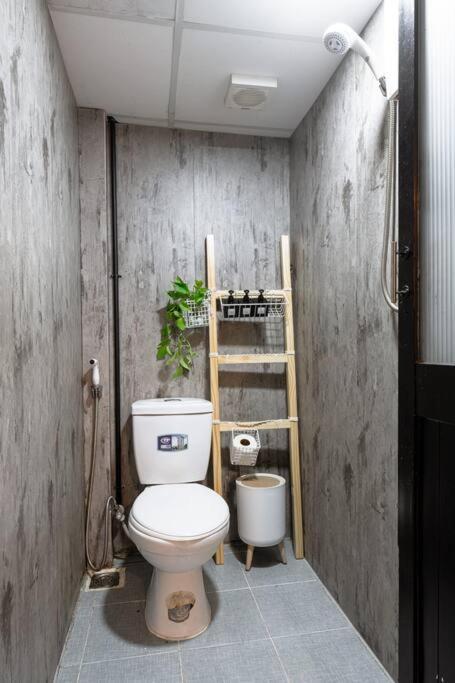 Căn hộ 2 Bedroom Industrial In Central Saigon *