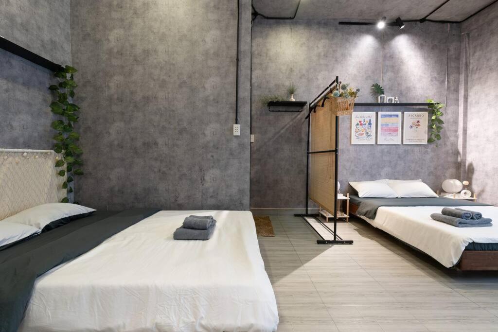 2 Bedroom Industrial In Central Saigon Căn hộ