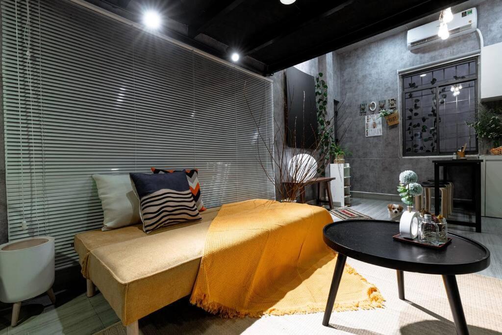 Căn hộ 2 Bedroom Industrial In Central Saigon